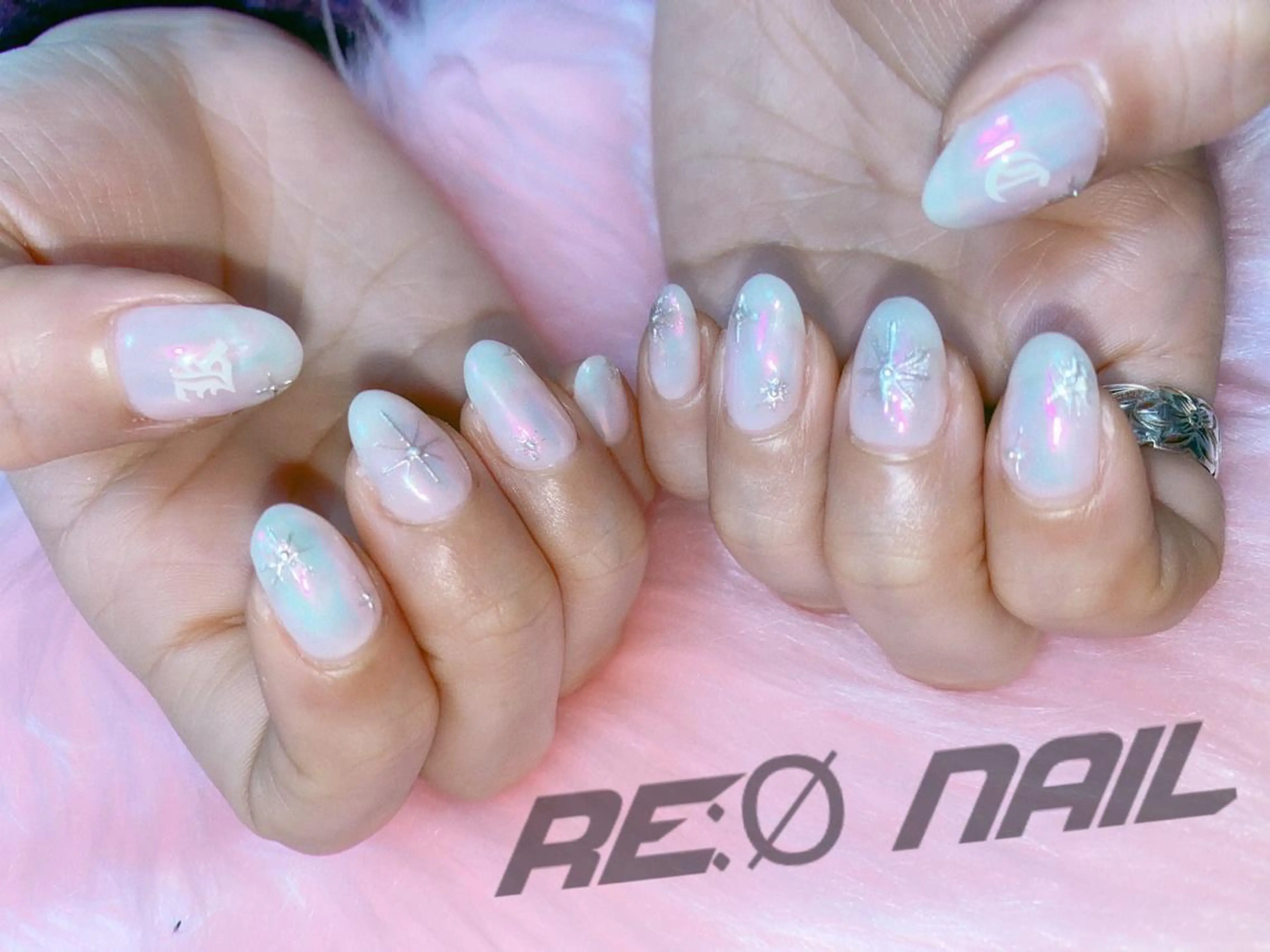 ネイル アートネイル オーロラネイル ピンク シルバー ハンドネイル Re:Ø nail 🩵TSUJIのネイルデザイン