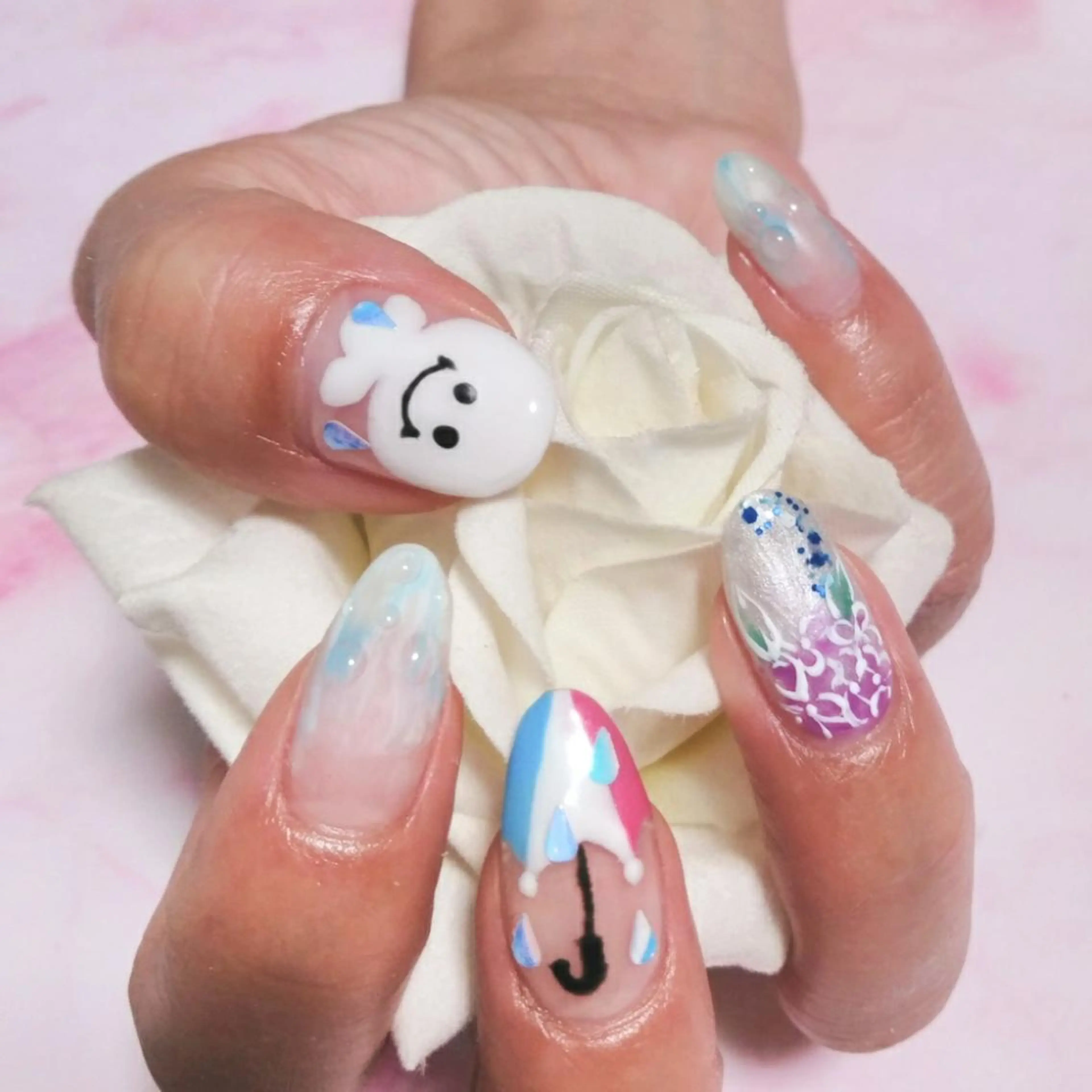 ネイル エステとネイル ローズコンフォートのネイルデザイン