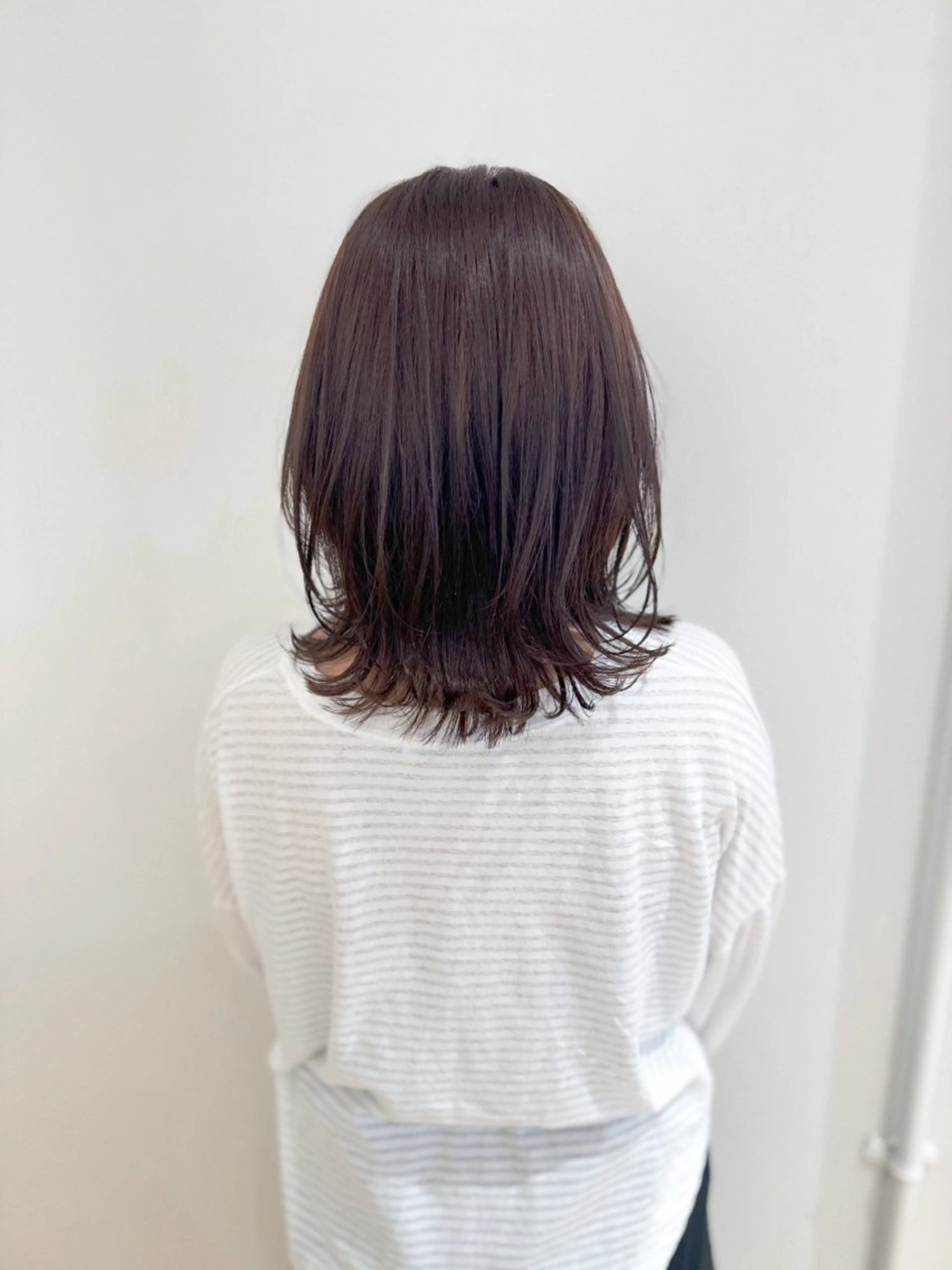 ミディアム カラー アッシュ ラベンダーカラー ラベンダーアッシュ くびれヘア くびれレイヤー カット ヘアカラー トリートメント えんどう みほのヘアスタイル