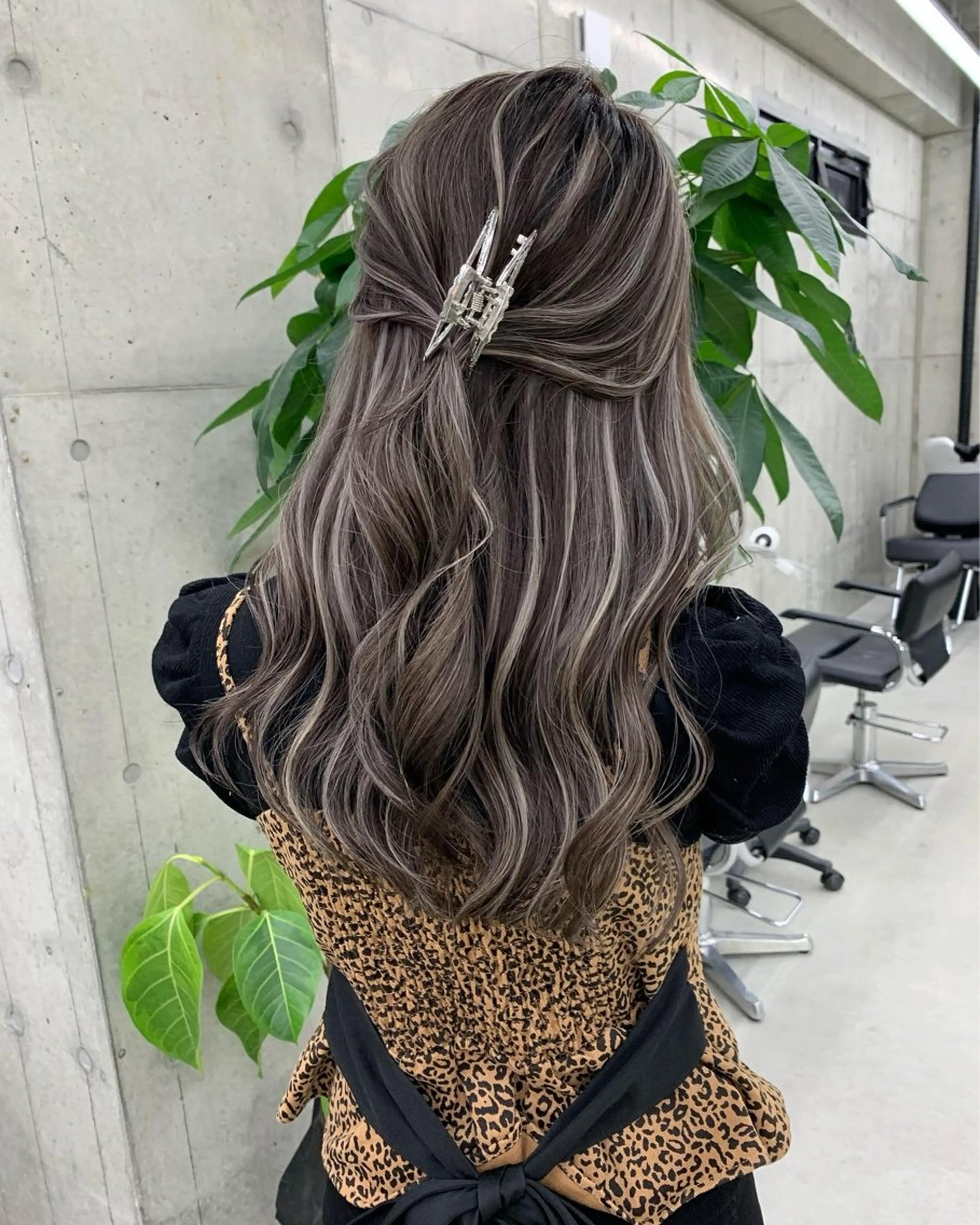 ロング ハイライト 原田 瑠月のヘアスタイル