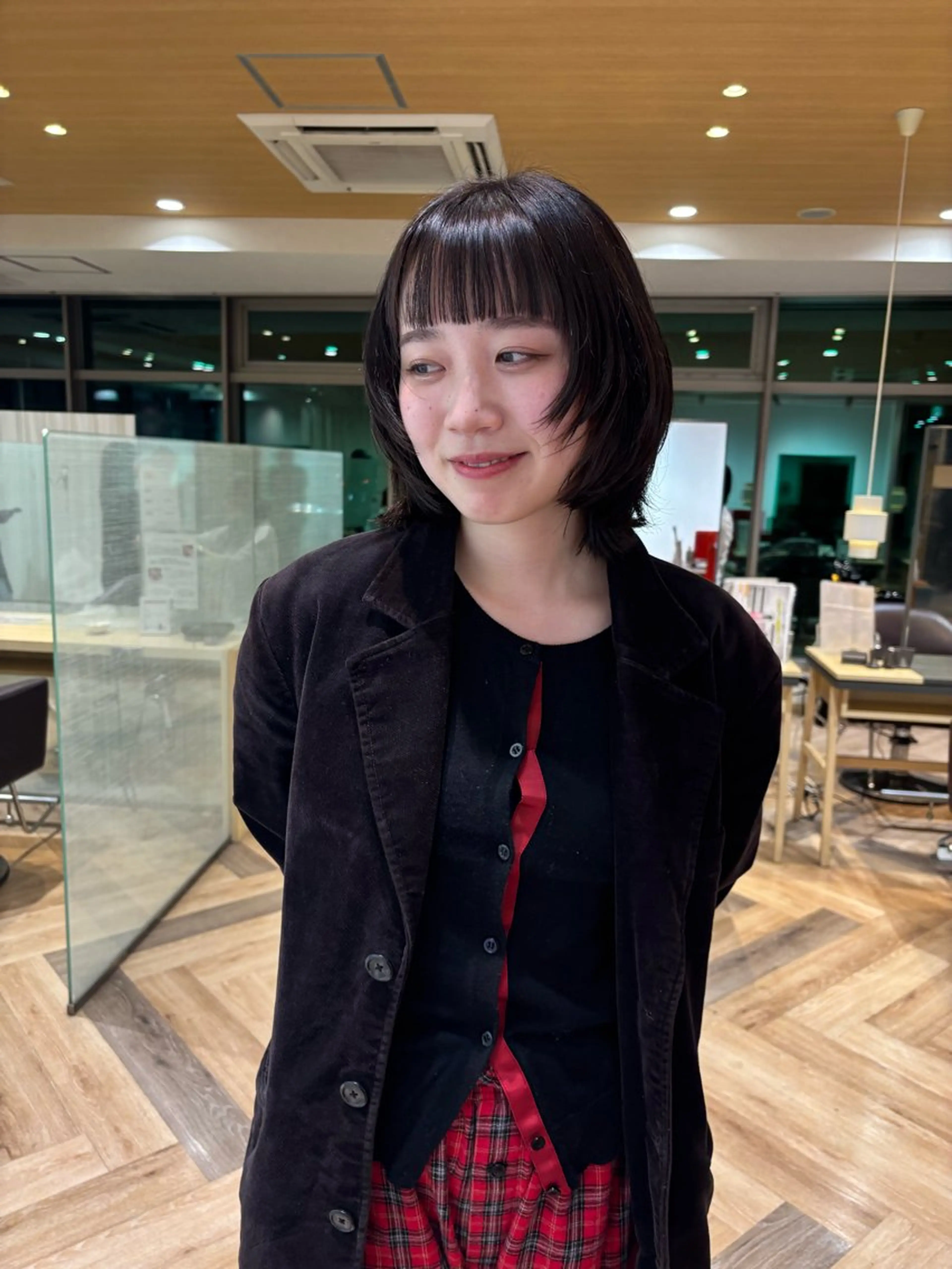 ミディアム ゆい/パーマ/レイヤ ー/似合わせカラーのヘアスタイル