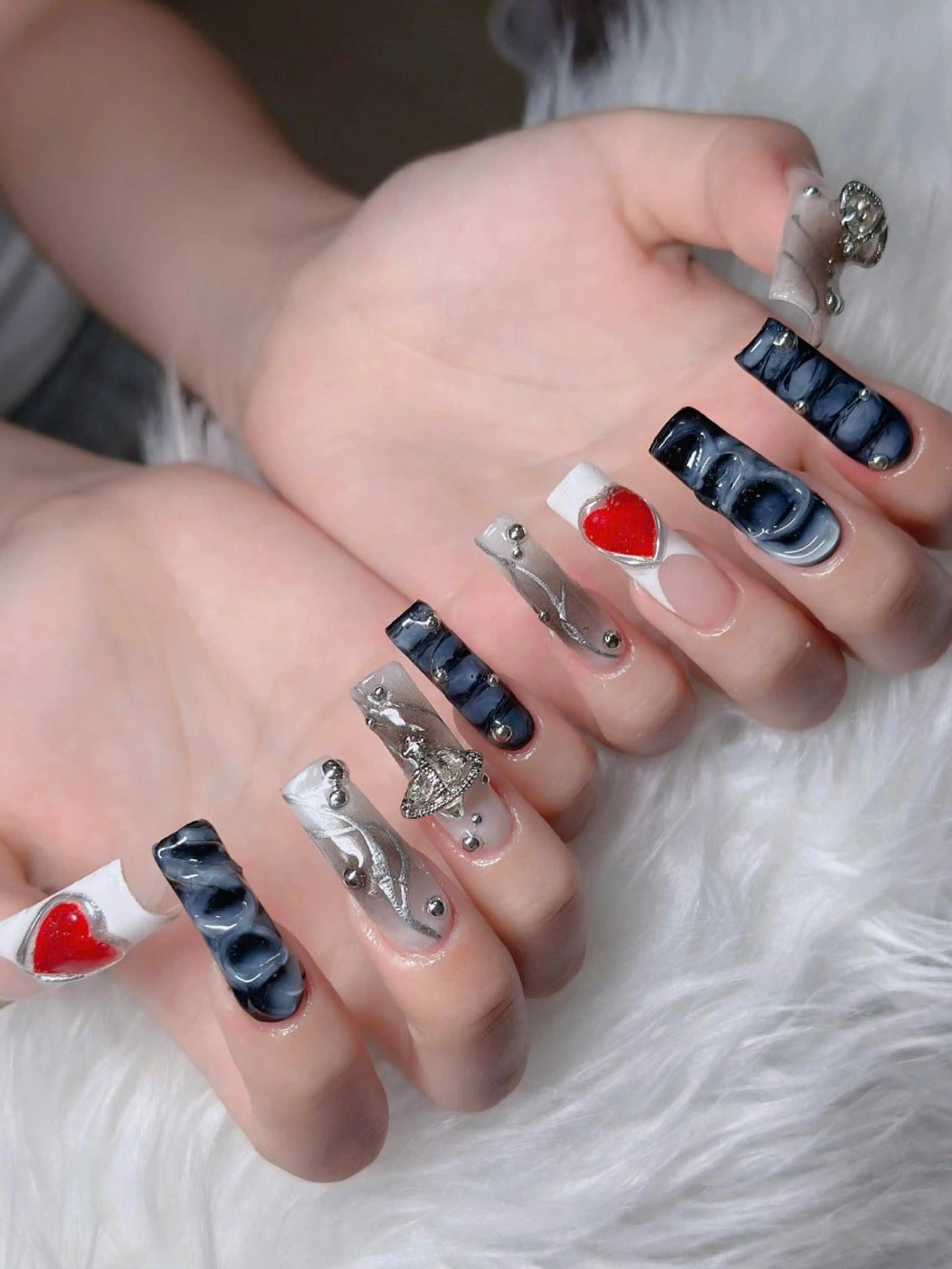 ネイル オーロラネイル フレンチネイル ジェルネイル ハロウィン キラキラネイル H.baby Nail Salonのネイルデザイン