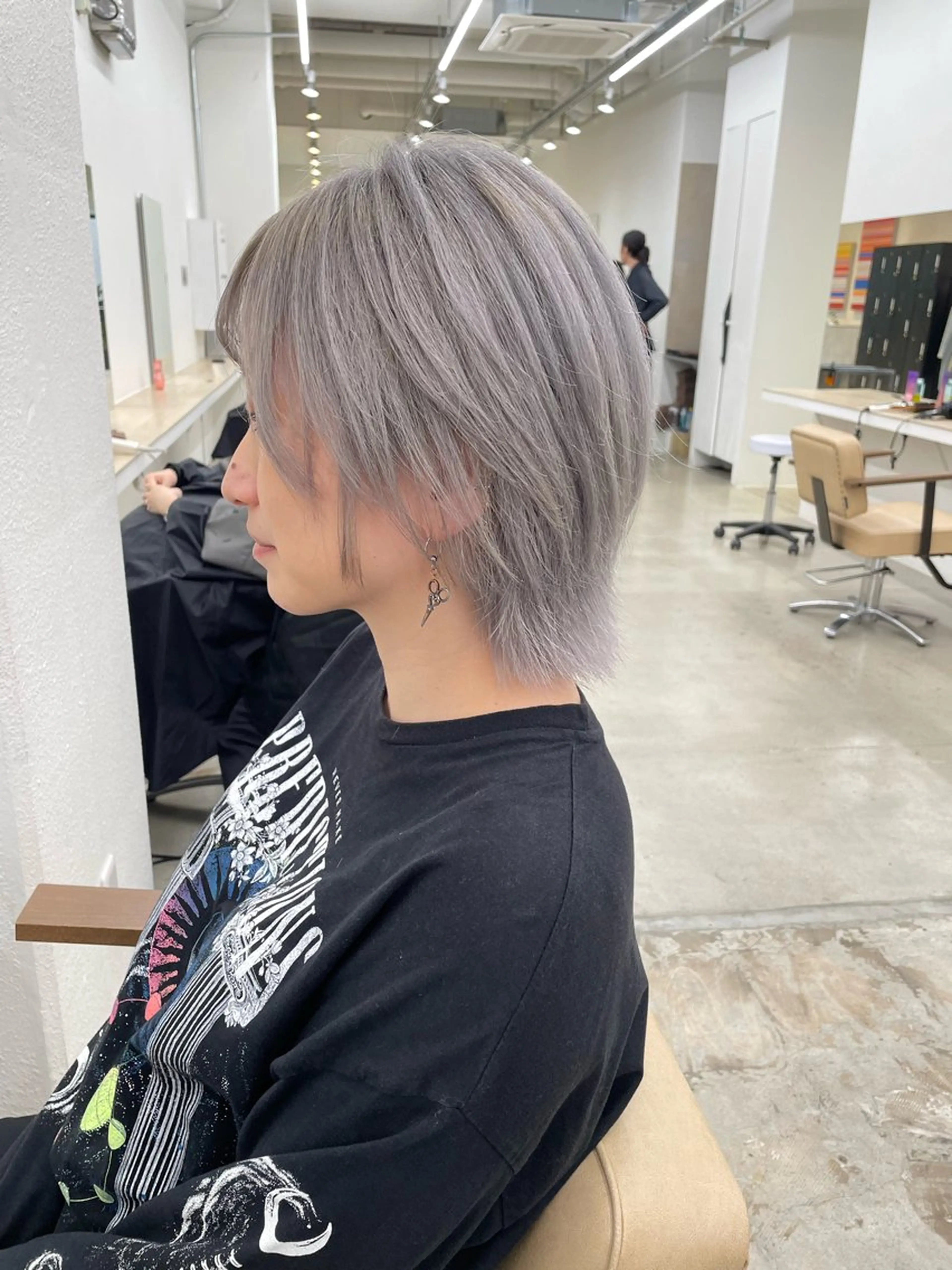 ミディアム カラー ハイトーンカラー シルバー ウルフカット ヘアカラー トリートメント ハイトーン/レイヤー /ケアブリーチ石川治のヘアスタイル