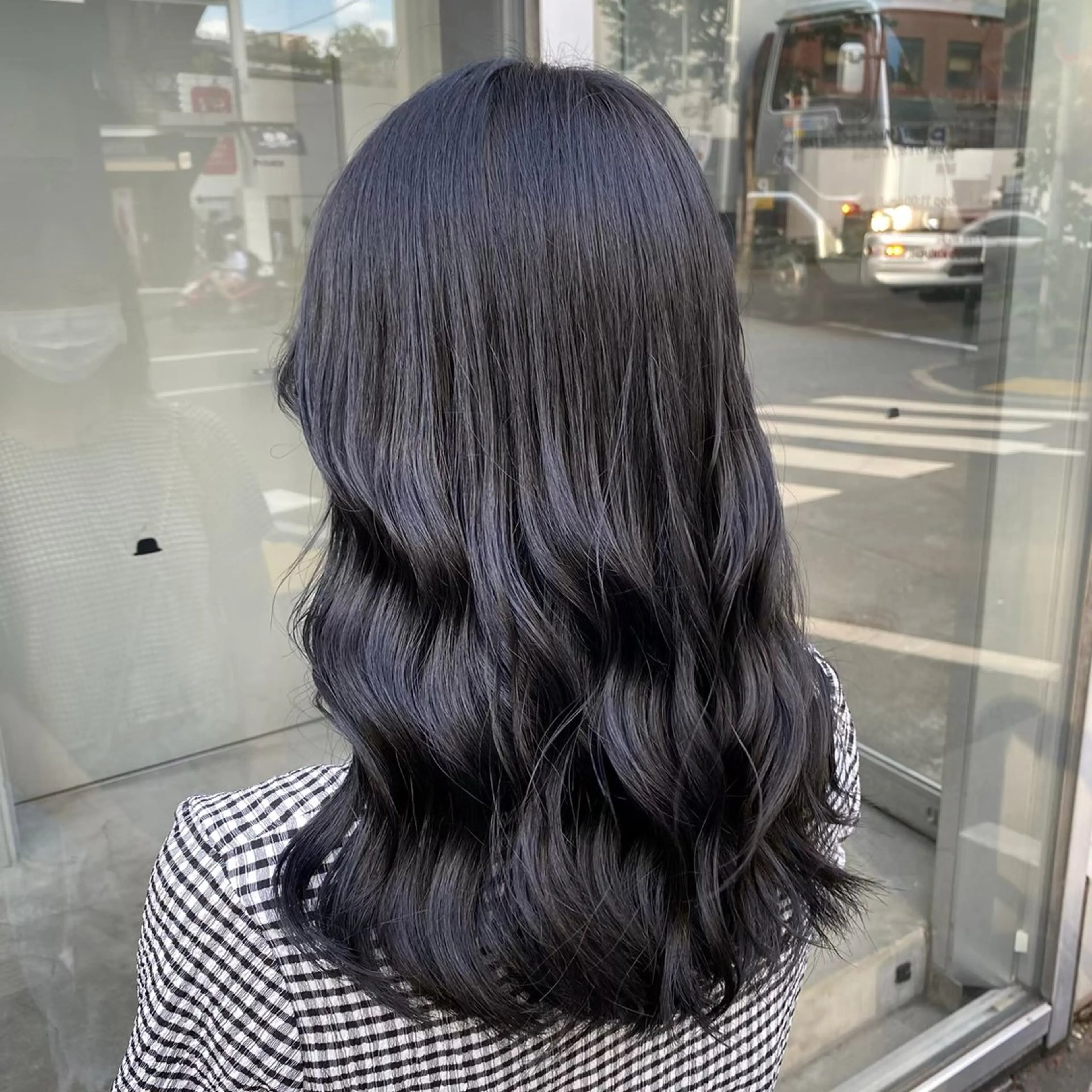 セミロング カラー ヘアアレンジ 黒髪 ブルーカラー ブルーブラック ダブルカラー クリスマス 🫧モテる💗ダメー ジレスハイトーン🫧のヘアスタイル