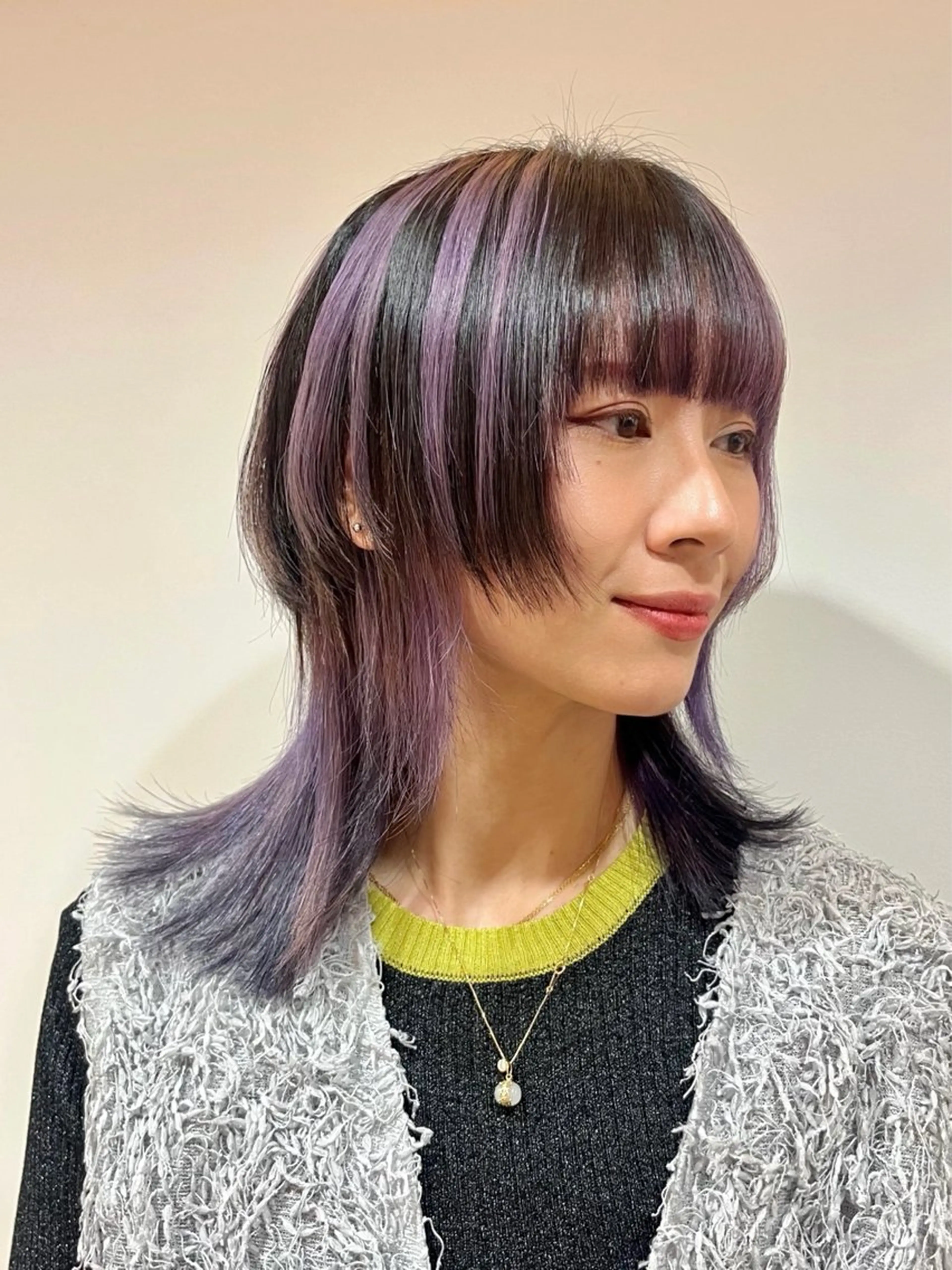 ミディアム カラー ブリーチ ハイライトカラー ハイライト ウルフカット ヘアカラー 派手髪デザインカラー ヒロカのヘアスタイル