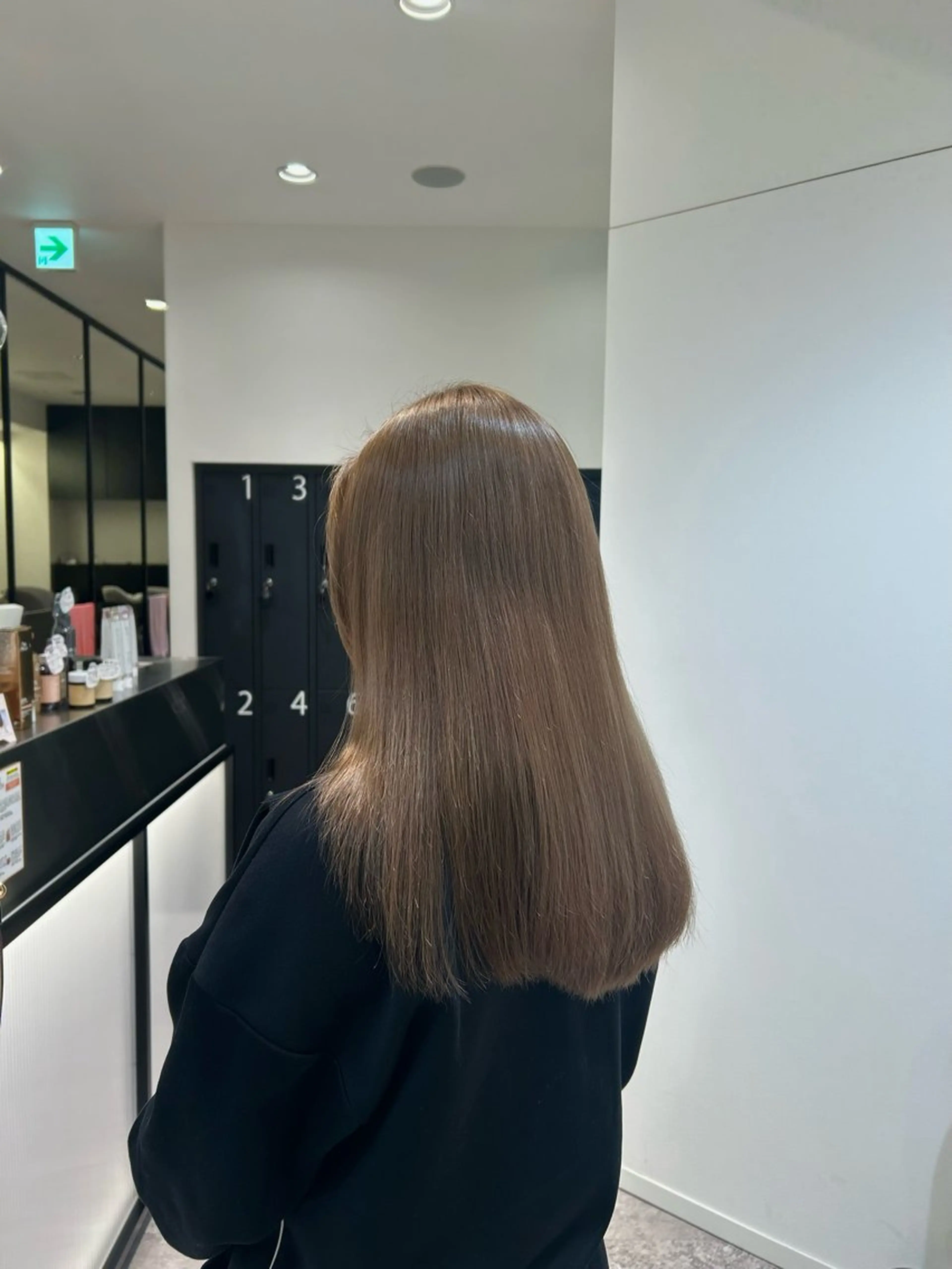 カラー ベージュカラー ブリーチ ミルクティーベージュ ブリーチなしカラー ヘアカラー 松下 奈央のヘアスタイル