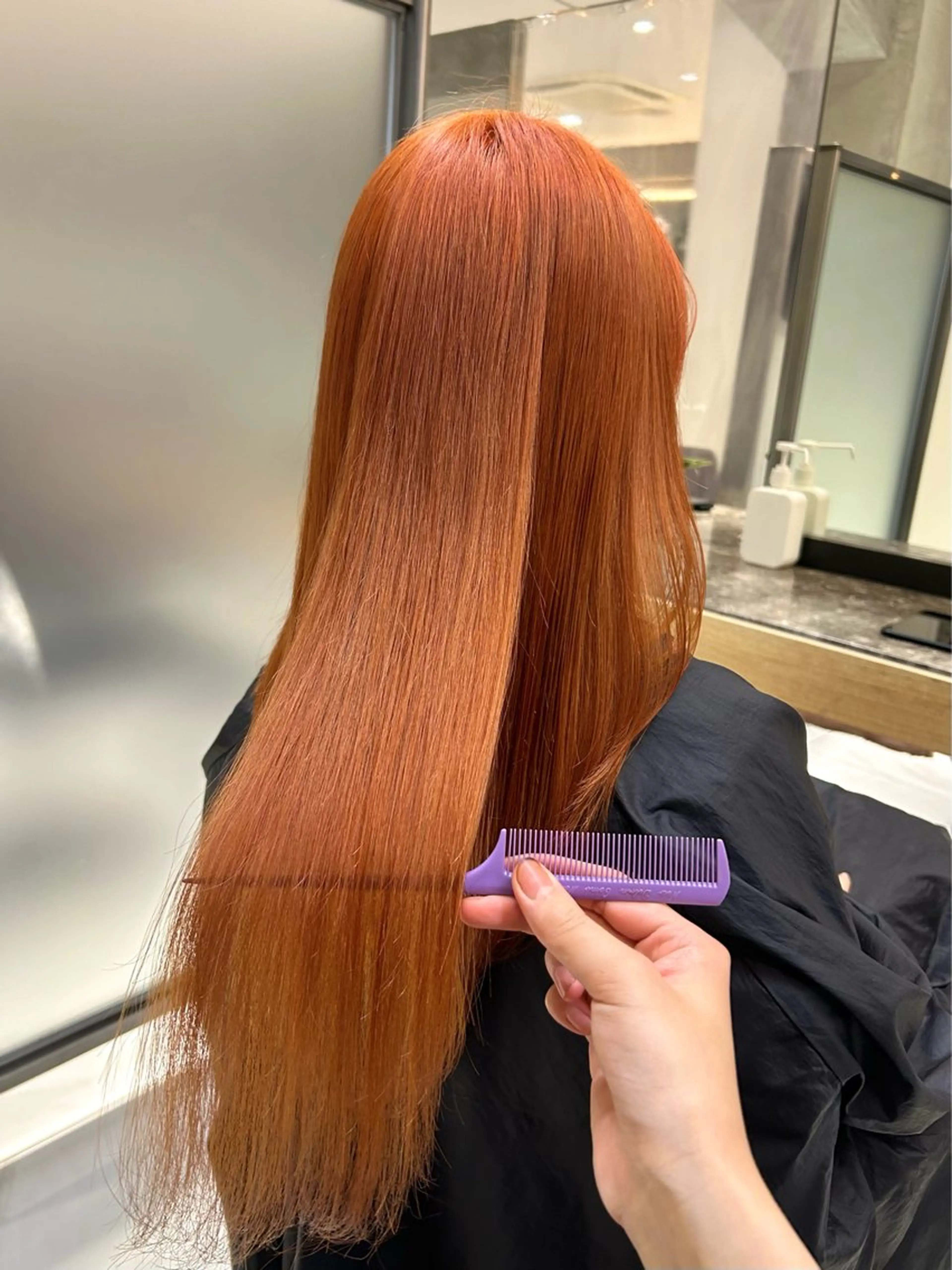 ロング カラー ブリーチ オレンジ カット ヘアカラー トリートメント 艶カラー/レイヤー 🦋AKARI🦋のヘアスタイル