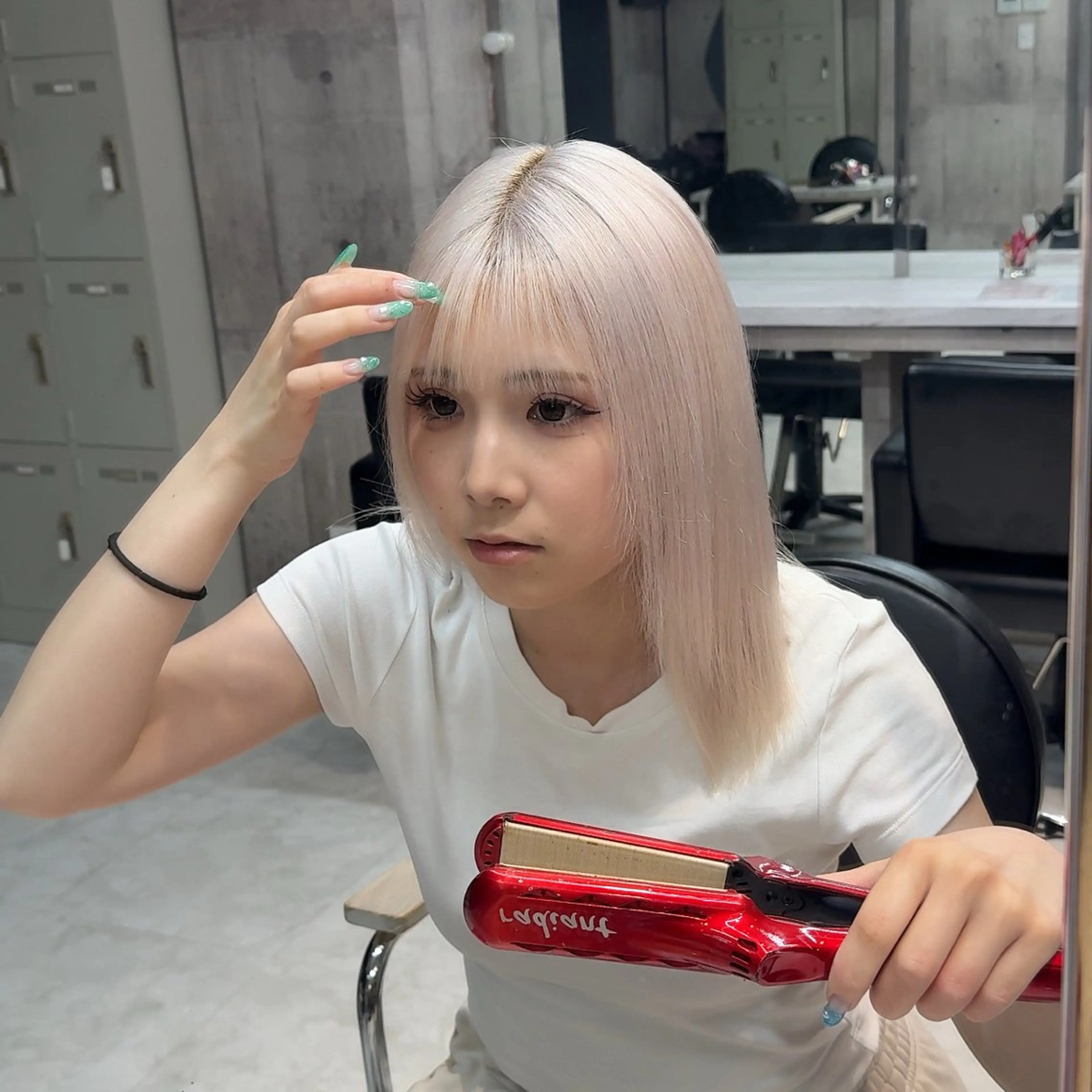 セミロング カラー ヘアアレンジ ベージュカラー ブリーチ ブロンド デザインカラー ミルクティーベージュ ヘアカラー 【🥀履歴修正🥀】 ハイトーン職人/拓真のヘアスタイル