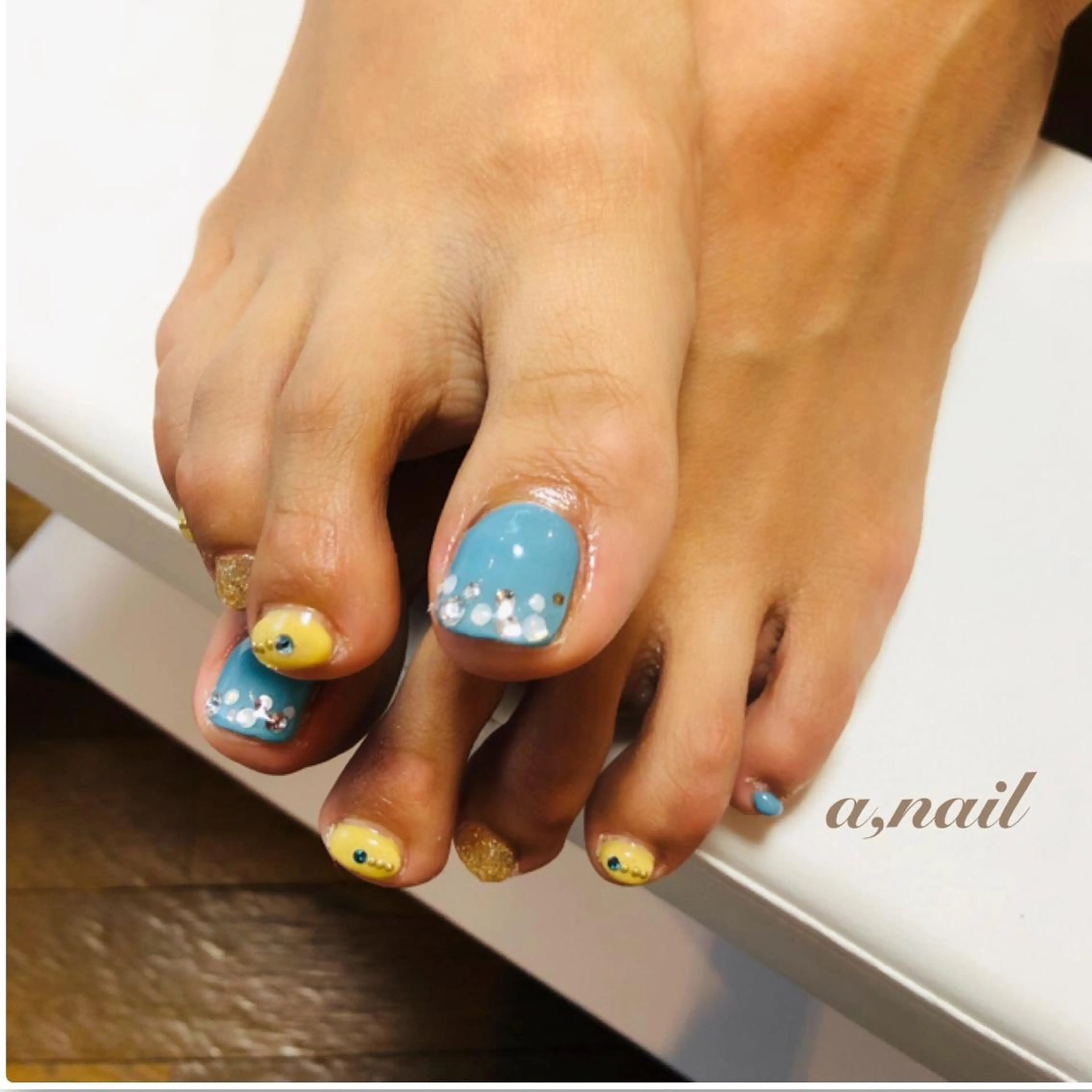 ネイル フットネイル ラメ(グリッター) オフィスネイル ワンカラーネイル フットネイル ネイルサロン エーネイルのネイルデザイン