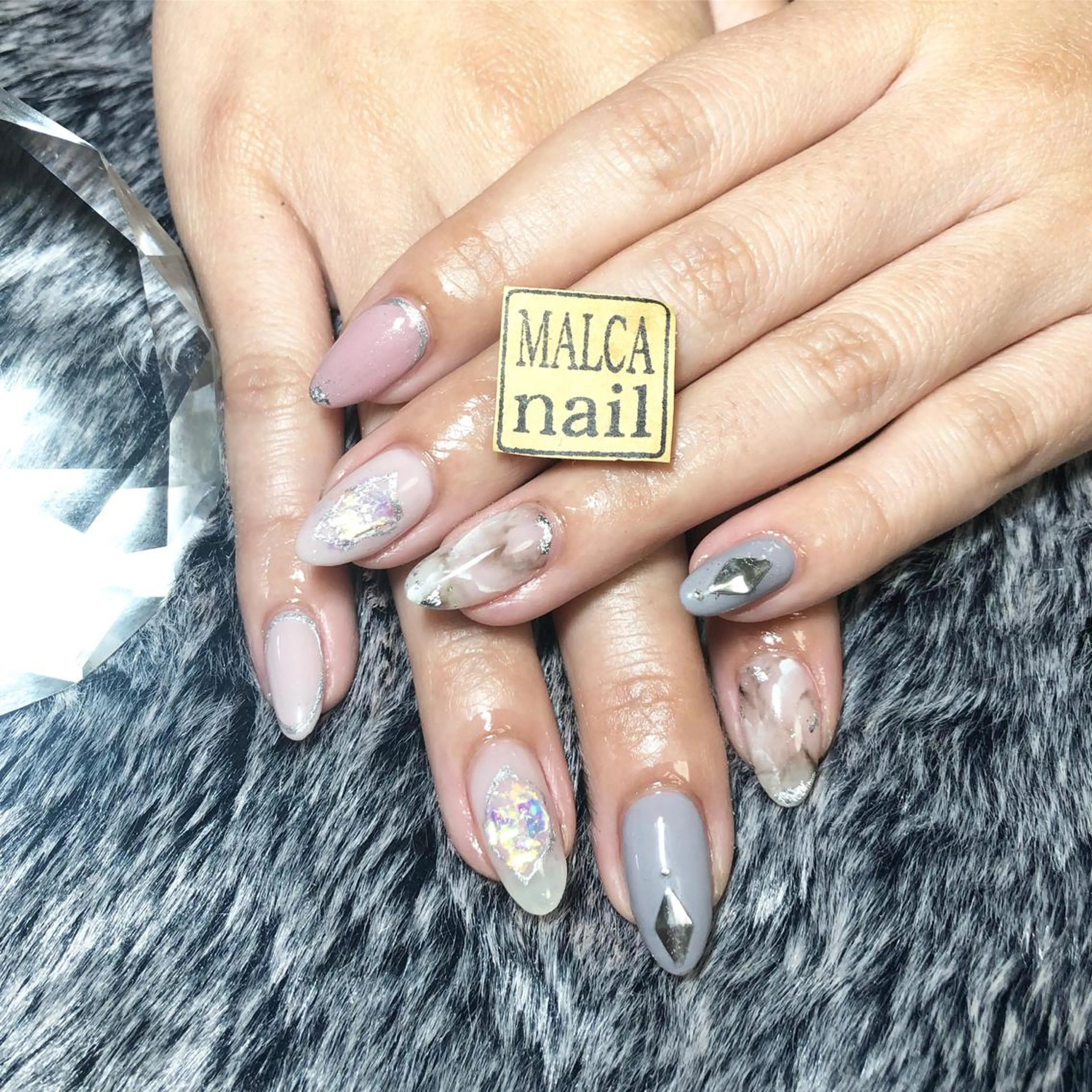 ミディアム カラー パーマ ヘアアレンジ キッズ ネイル マツエク・マツパ ハンドネイル MALCAnail(マルカネイル)所属・荒木 莉奈のネイルデザイン