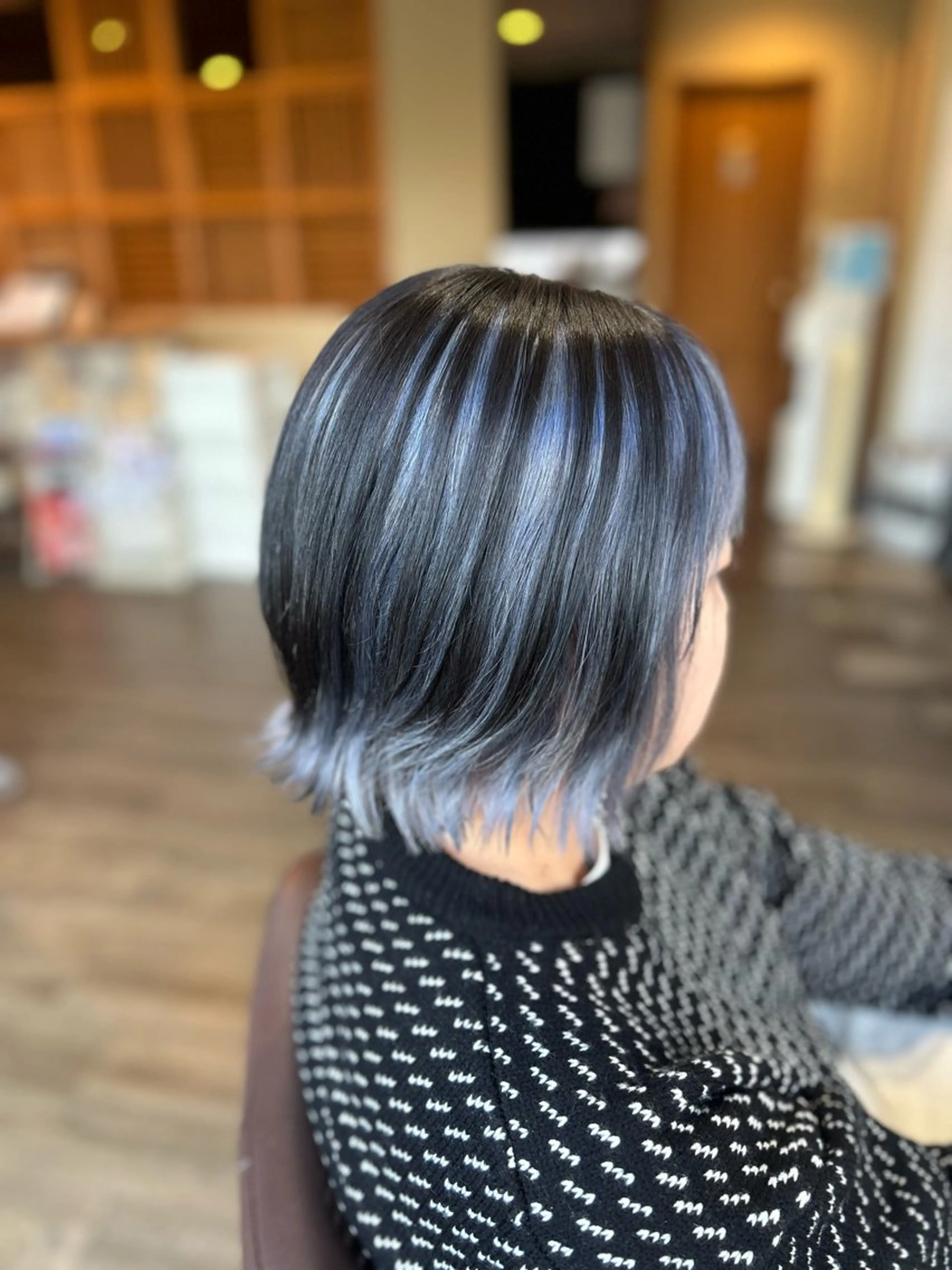 ロング カラー ブリーチ ブルーカラー カット ヘアカラー 井上 花音のヘアスタイル