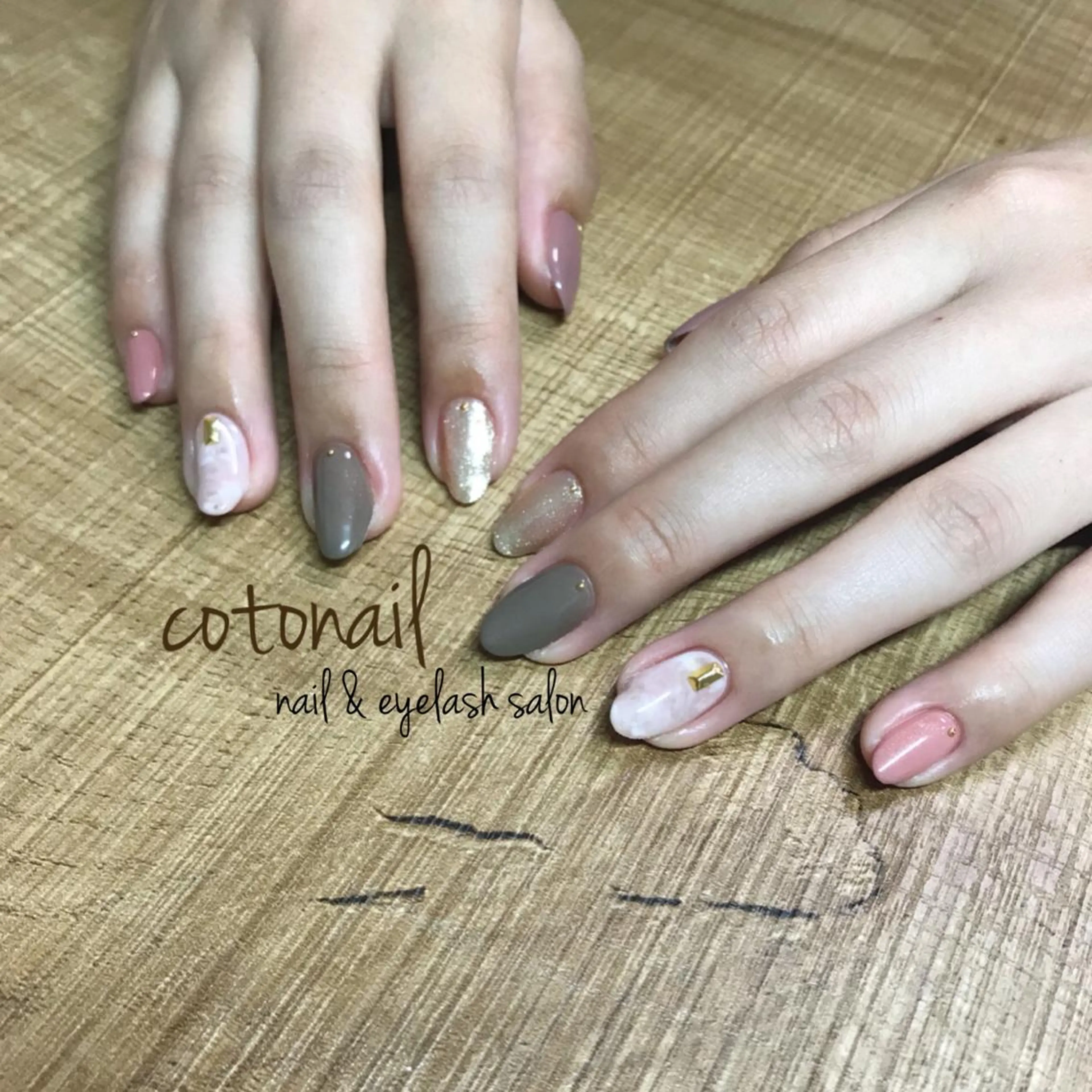 ミディアム ネイル アートネイル ハンドネイル ツメトマツゲ .のネイルデザイン