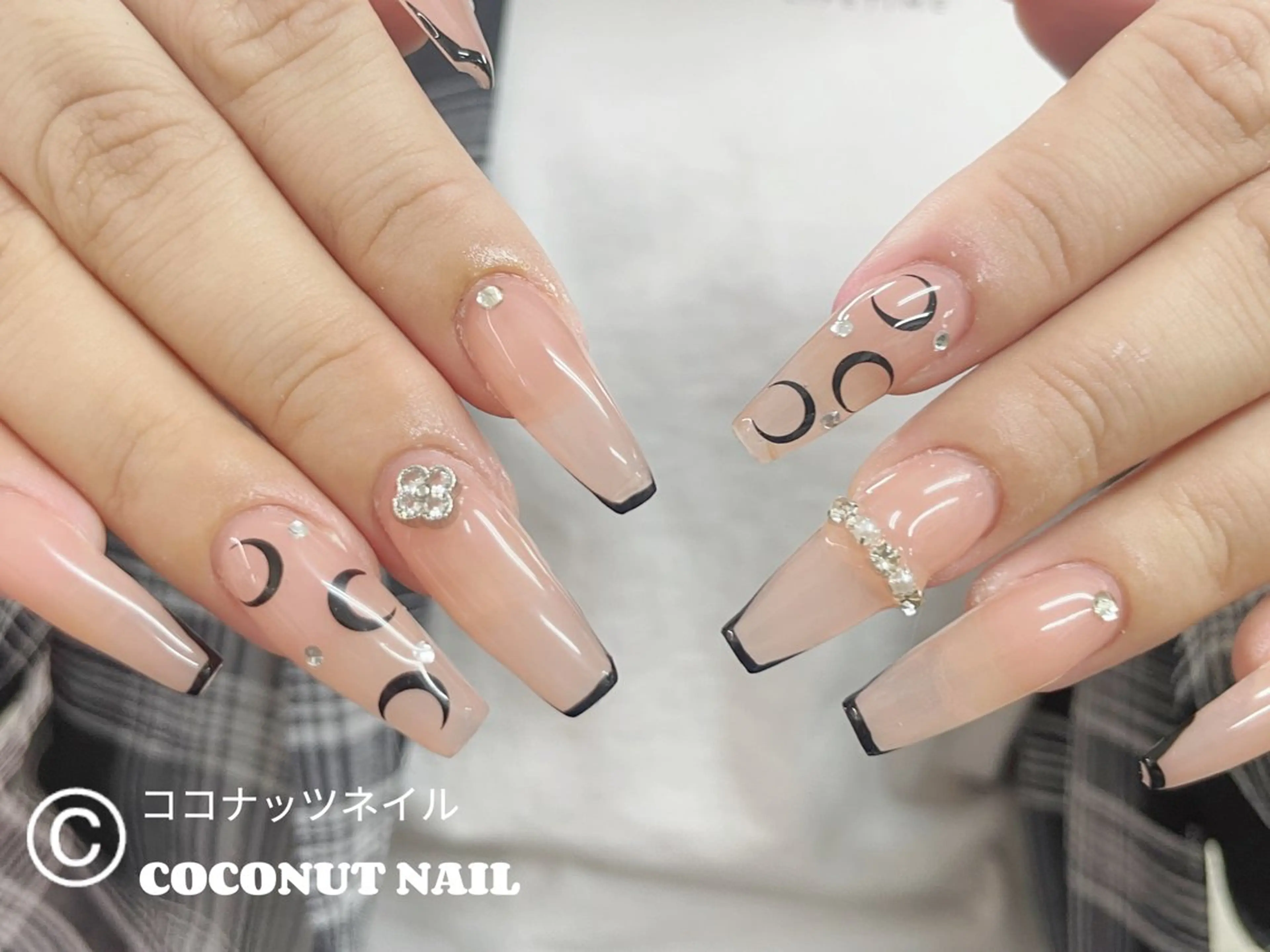 ネイル べっ甲ネイル フレンチネイル キラキラネイル マグネットネイル 大理石ネイル(マーブル) ハンドネイル 神田 ココナッツのネイルデザイン