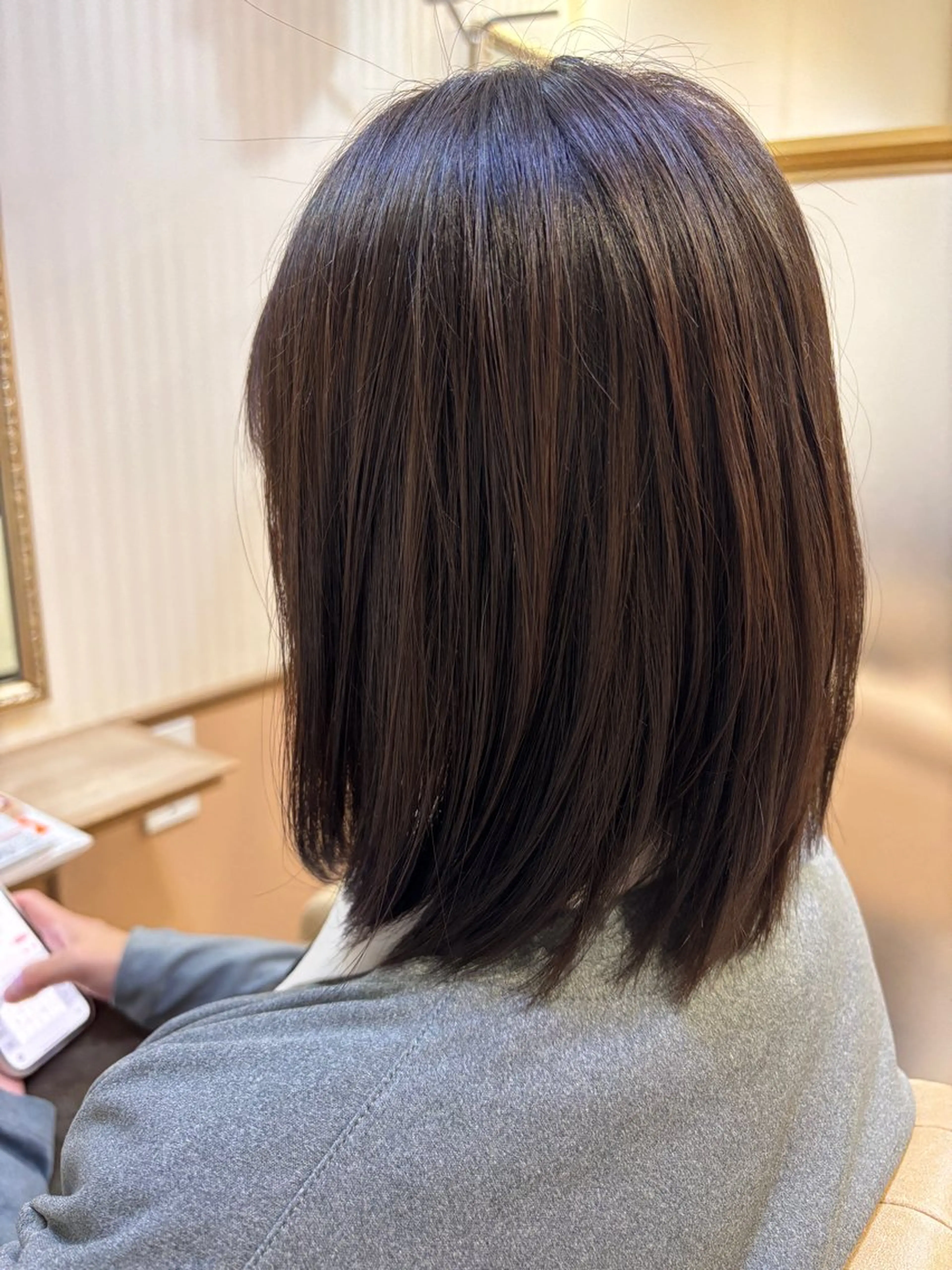 ミディアム 吉井 愛のヘアスタイル
