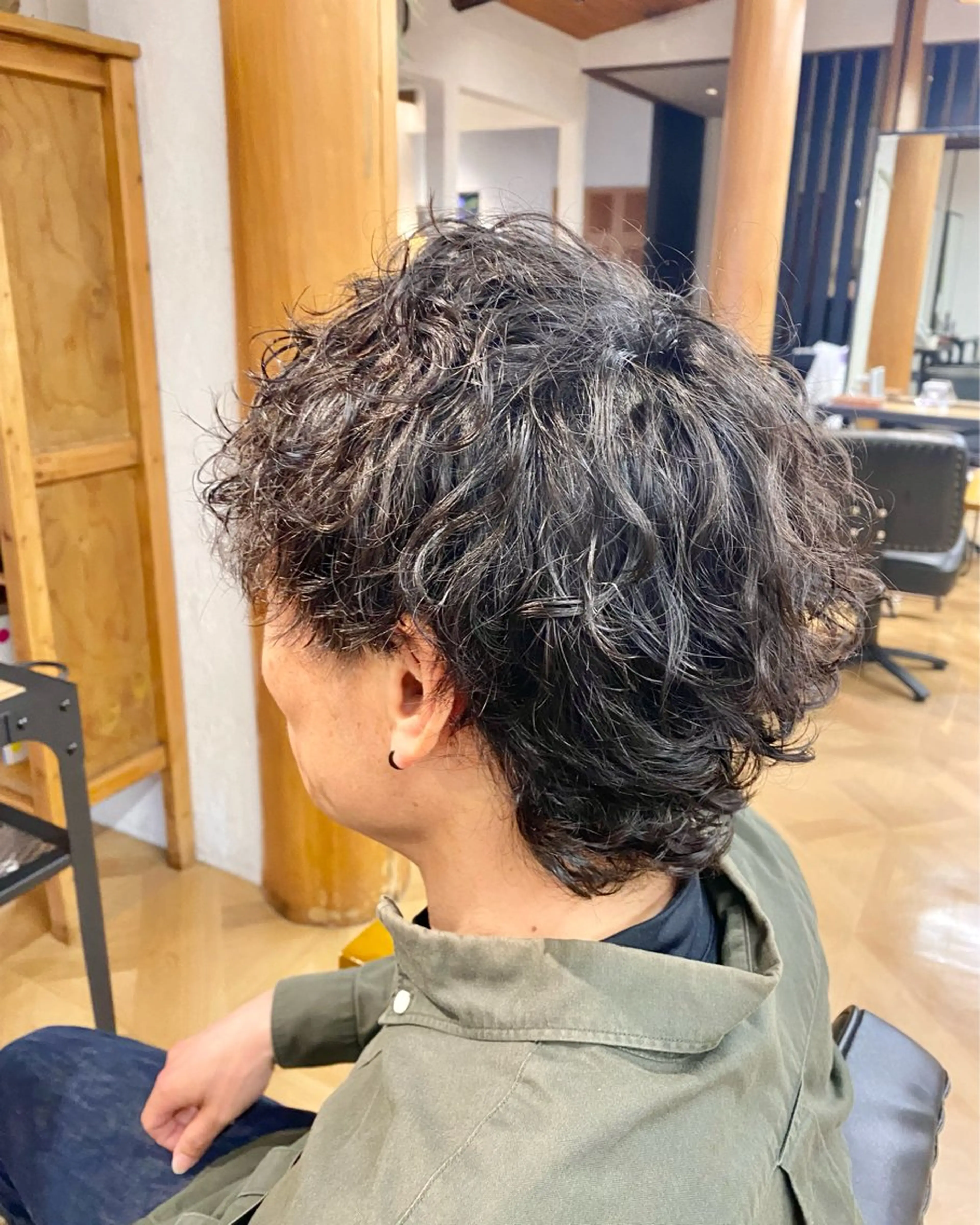 パーマ メンズ メンズパーマ 波巻きパーマ メンズウルフカット ウルフカット カット パーマ 菅野 奏のヘアスタイル