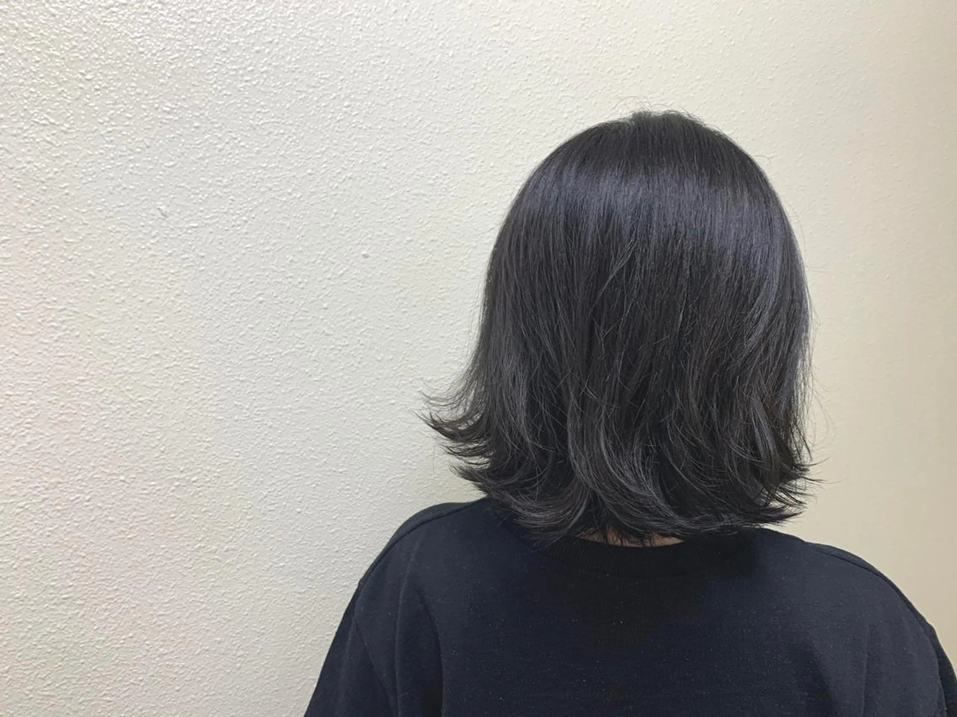 ショート カラー パーマ ヘアアレンジ メンズ キッズ ネイル マツエク・マツパ 切りっぱなしヘアボブ ミディアムヘアRYOのヘアスタイル