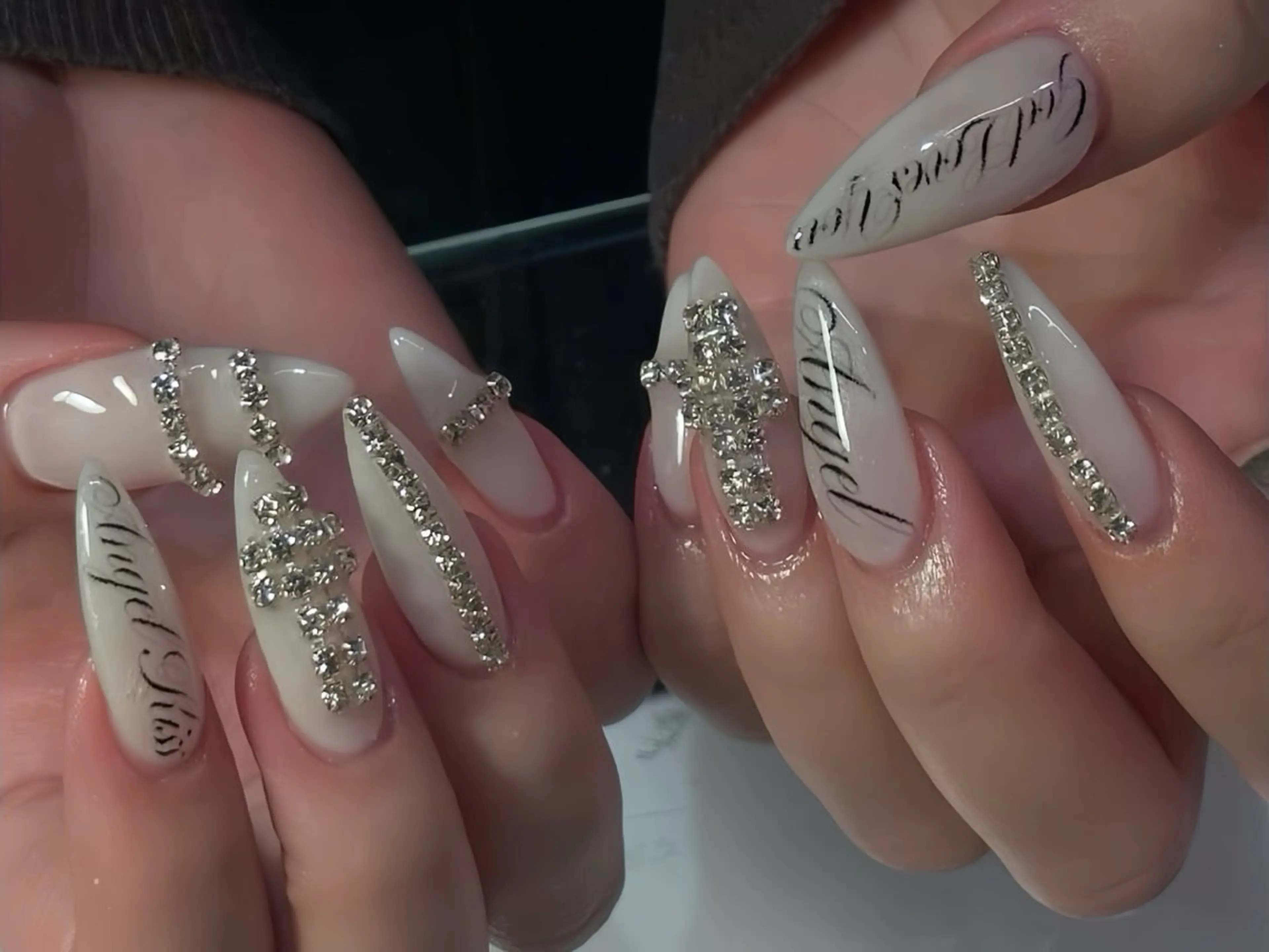 ネイル アートネイル チークネイル ジェルネイル ロングネイル マグネットネイル ハンドネイル Rin Nail 新大久保店のネイルデザイン