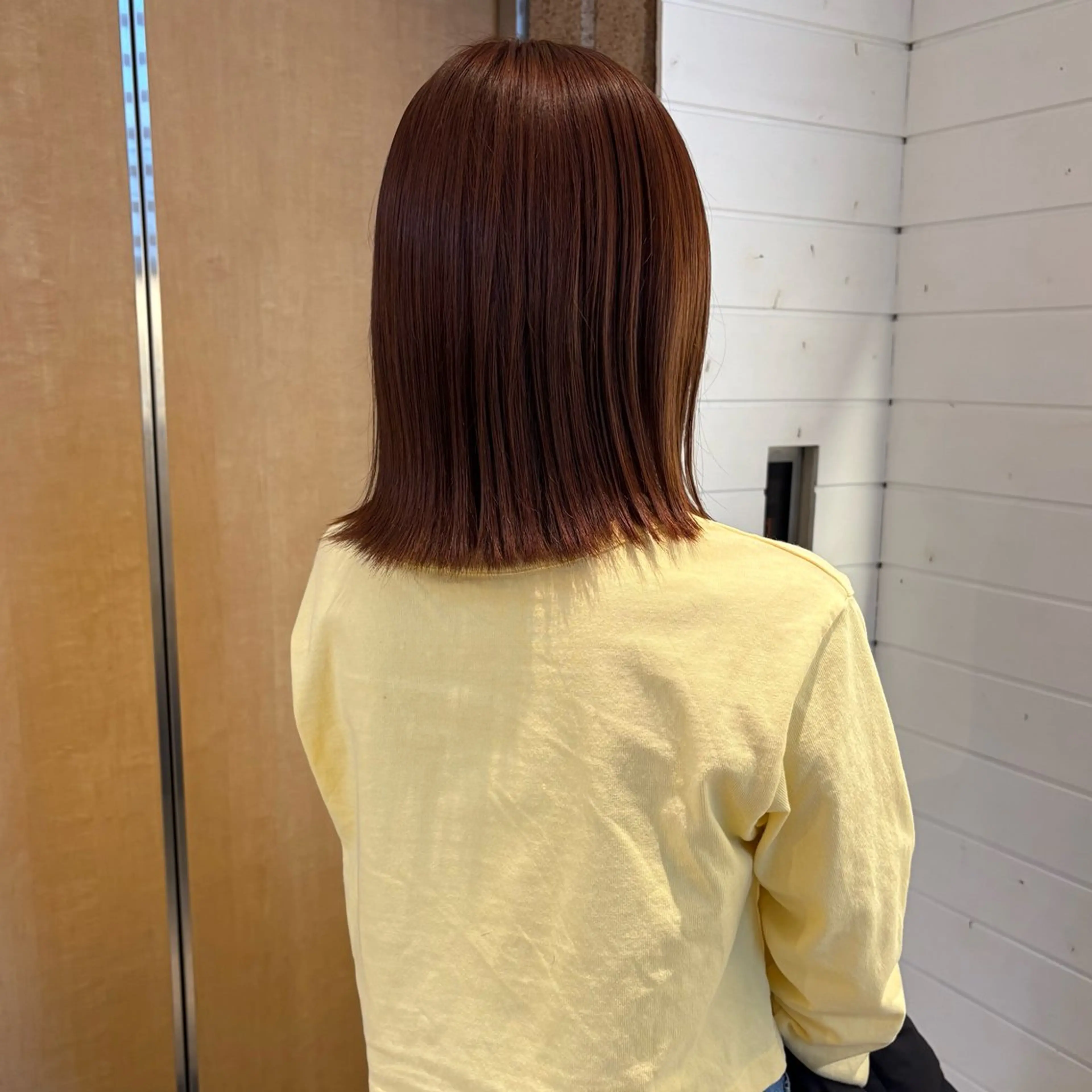 ミディアム カラー ブリーチ ブリーチなしカラー カット ヘアカラー トリートメント mina / 透明感ベージュカラーのヘアスタイル