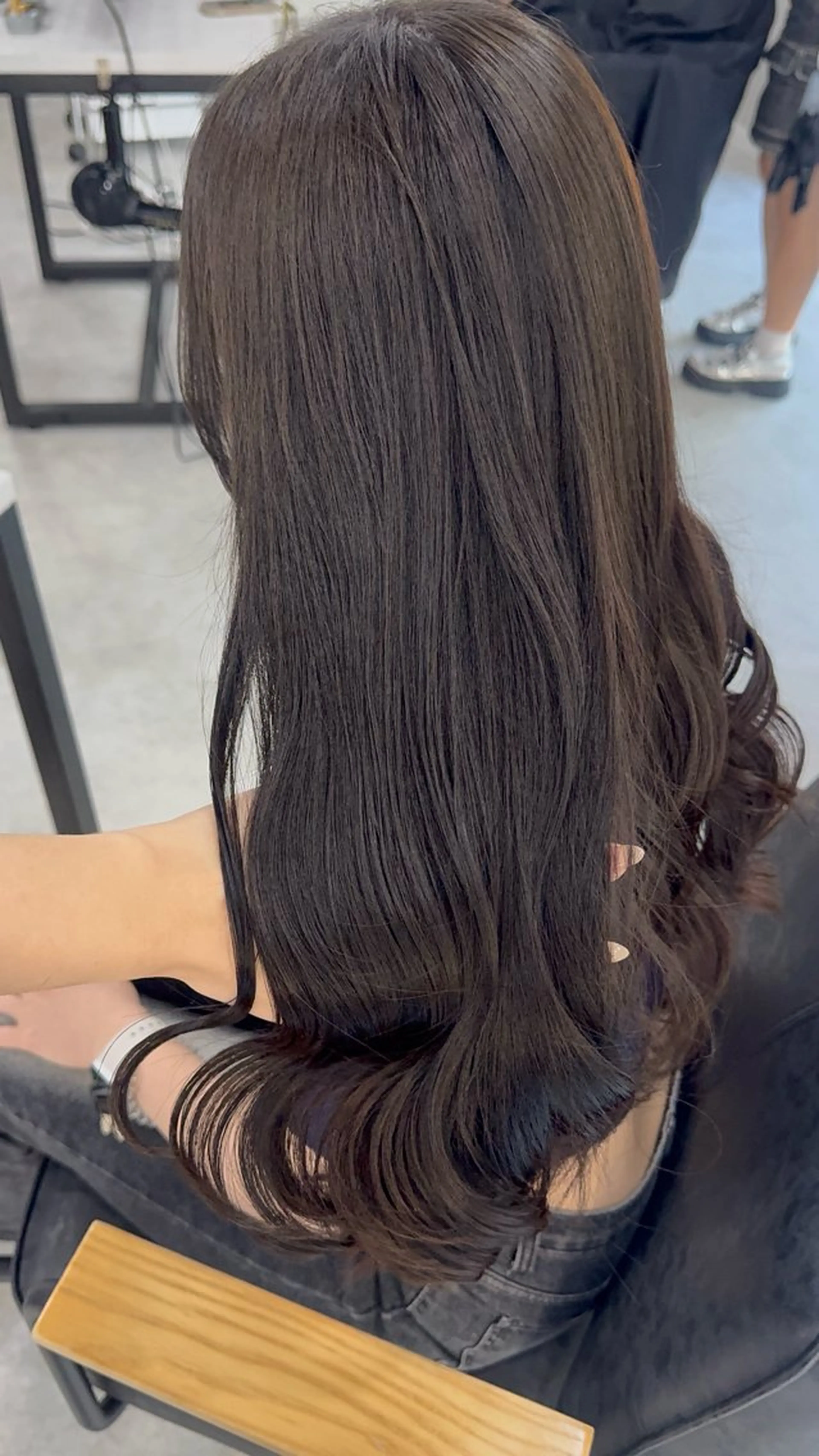 ロング カラー アッシュ アッシュブラウン ベージュカラー 黒髪 ブリーチ カット ヘアカラー トリートメント 赤み無し柔らかカラー 【梅田】madokaのヘアスタイル