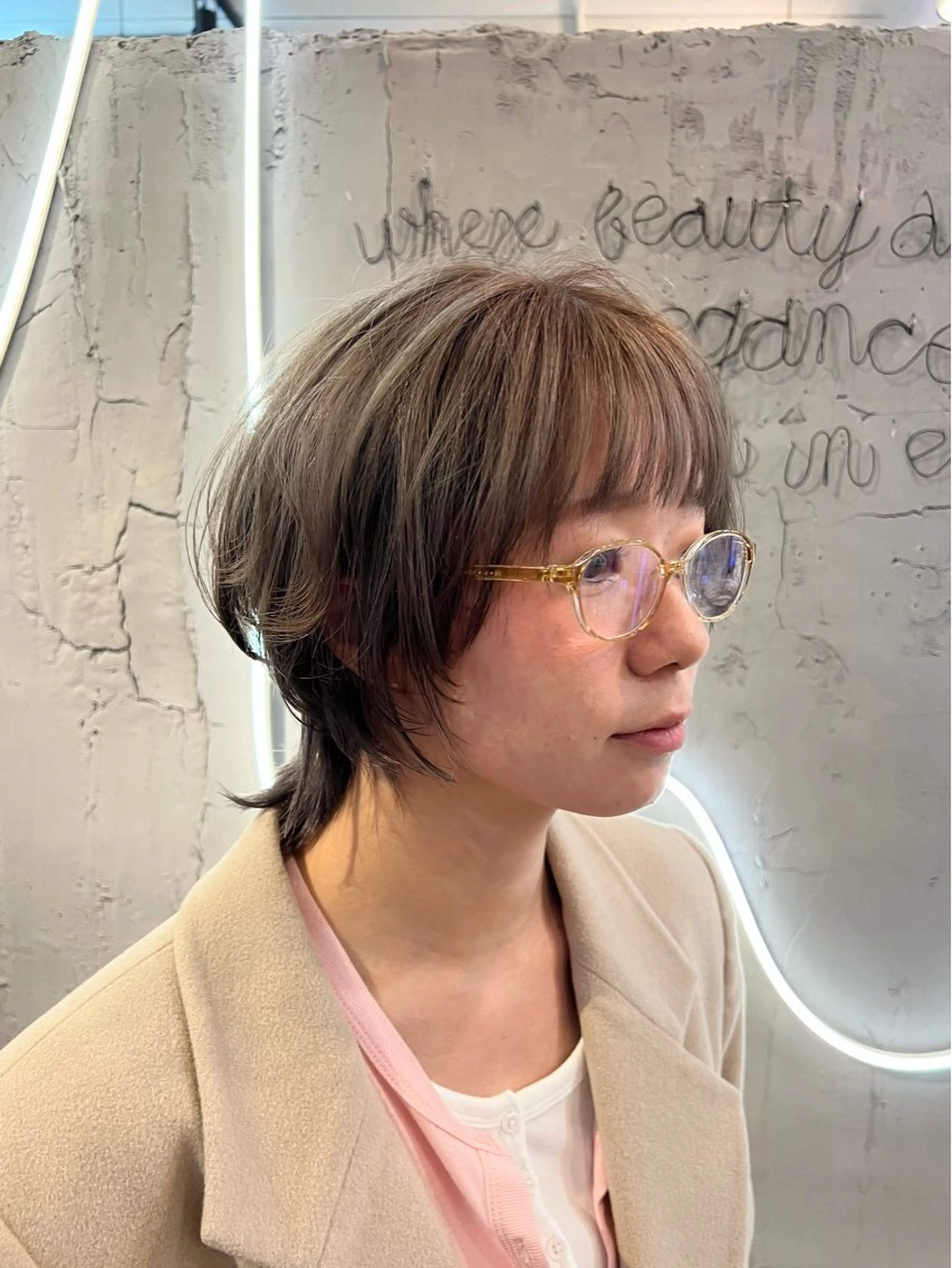 ショート カラー ベージュカラー 透明感カラー ウルフカット カット ヘアカラー トリートメント いぐちしょうた🫧 VISAGEbaskのヘアスタイル