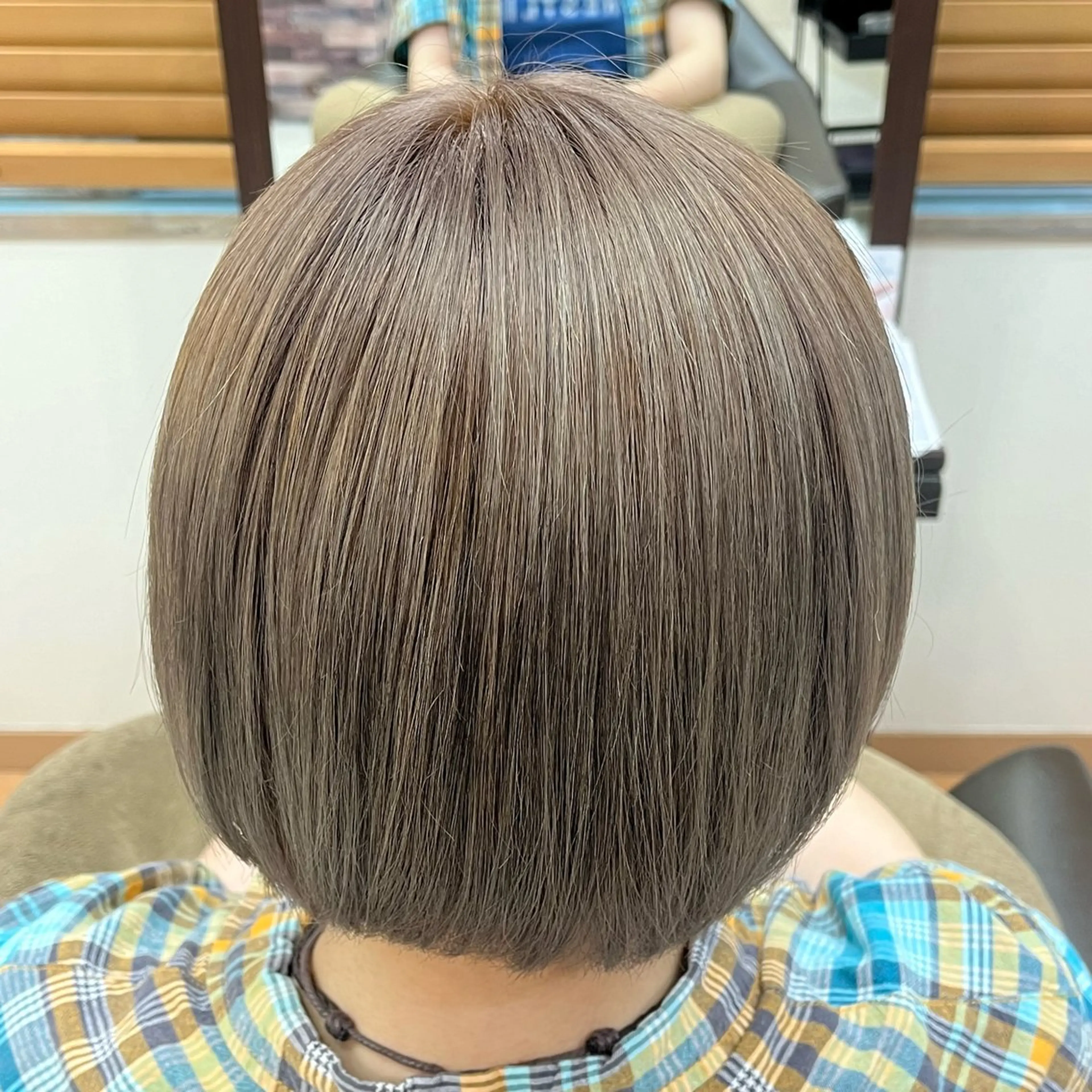 ショート カラー mi kaのヘアスタイル