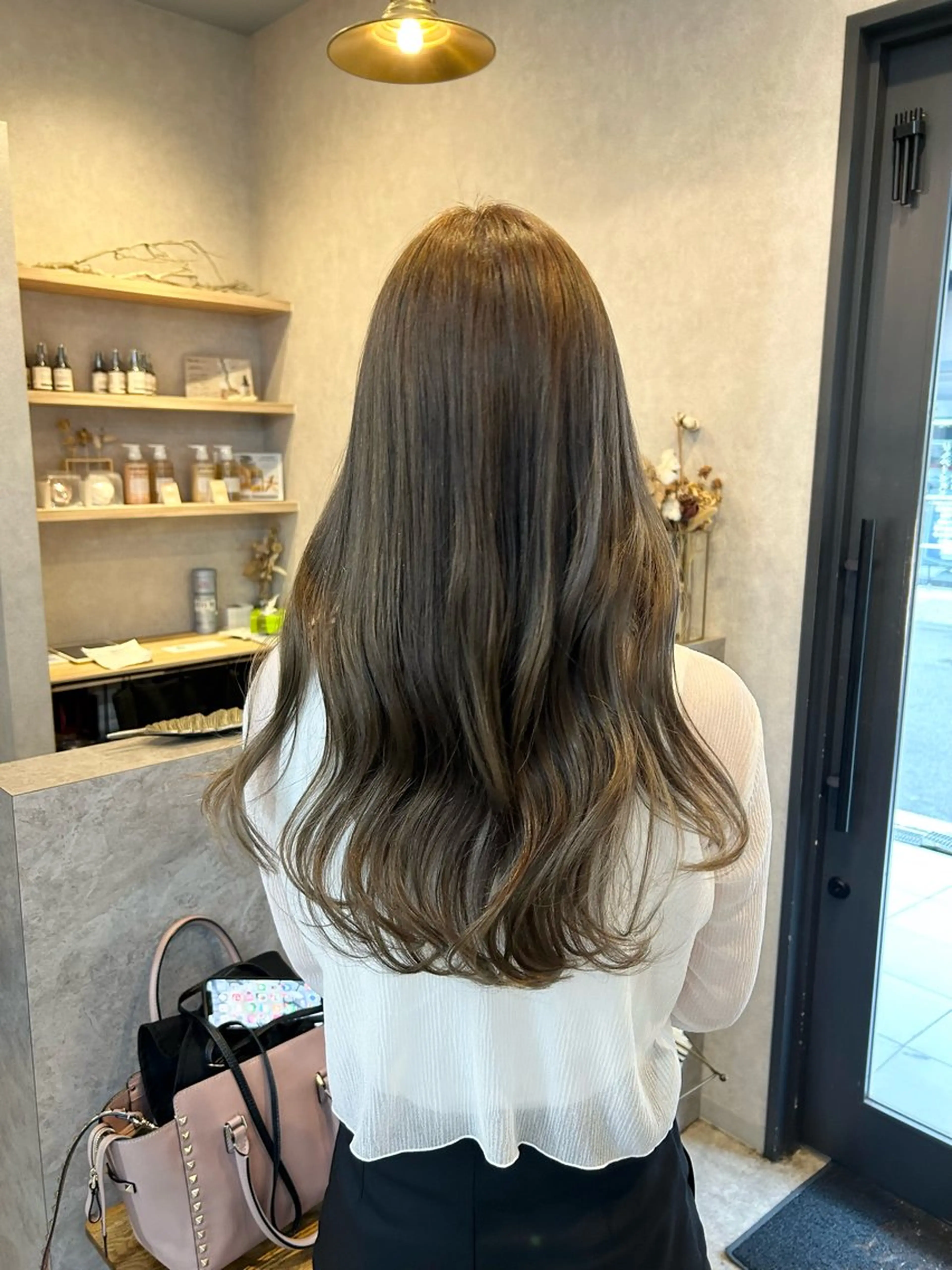 ロング カラー ベージュカラー ブリーチ ブリーチなしカラー いなみね はるきのヘアスタイル