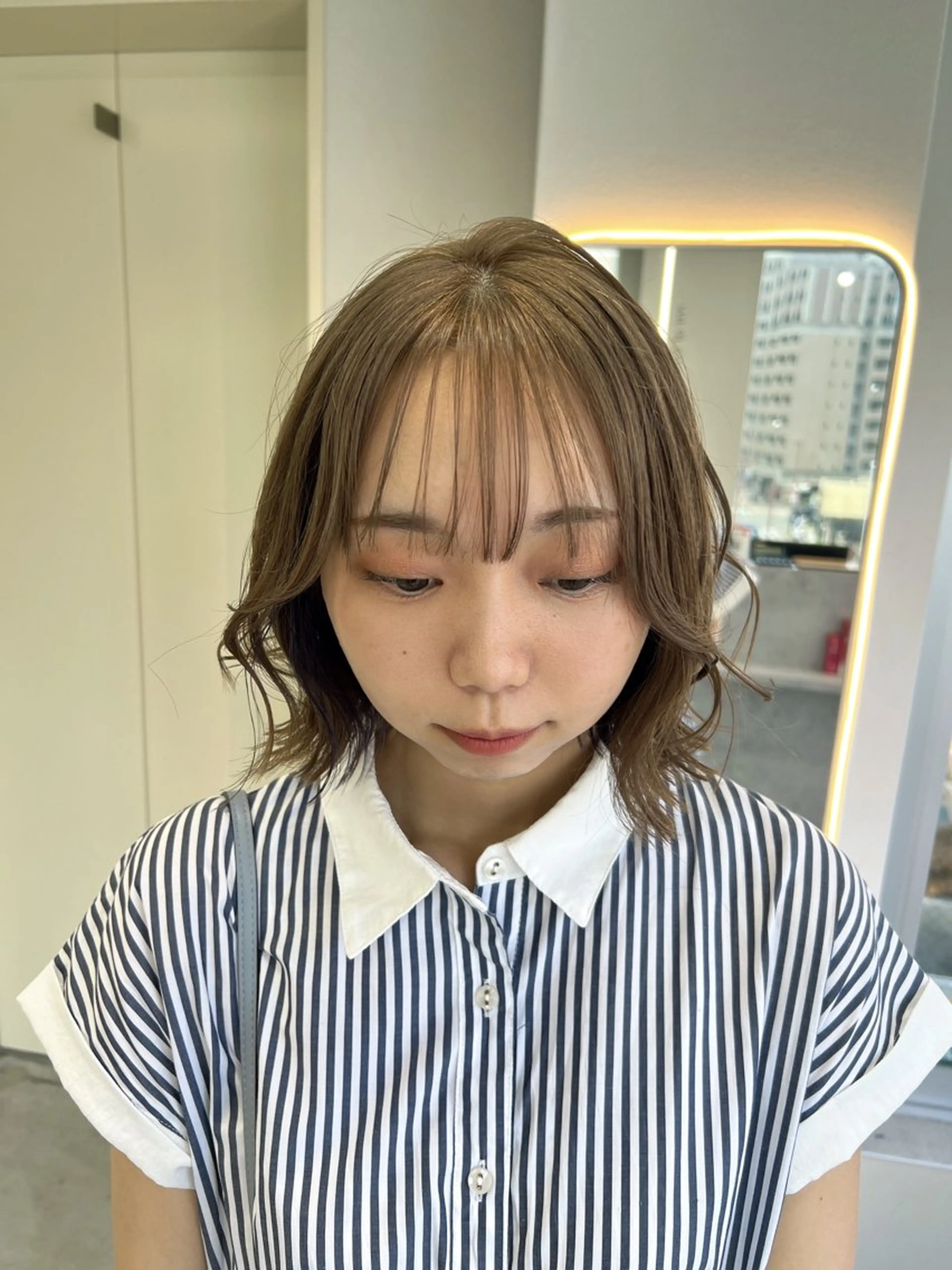 ミディアム maya レイヤーカットのヘアスタイル