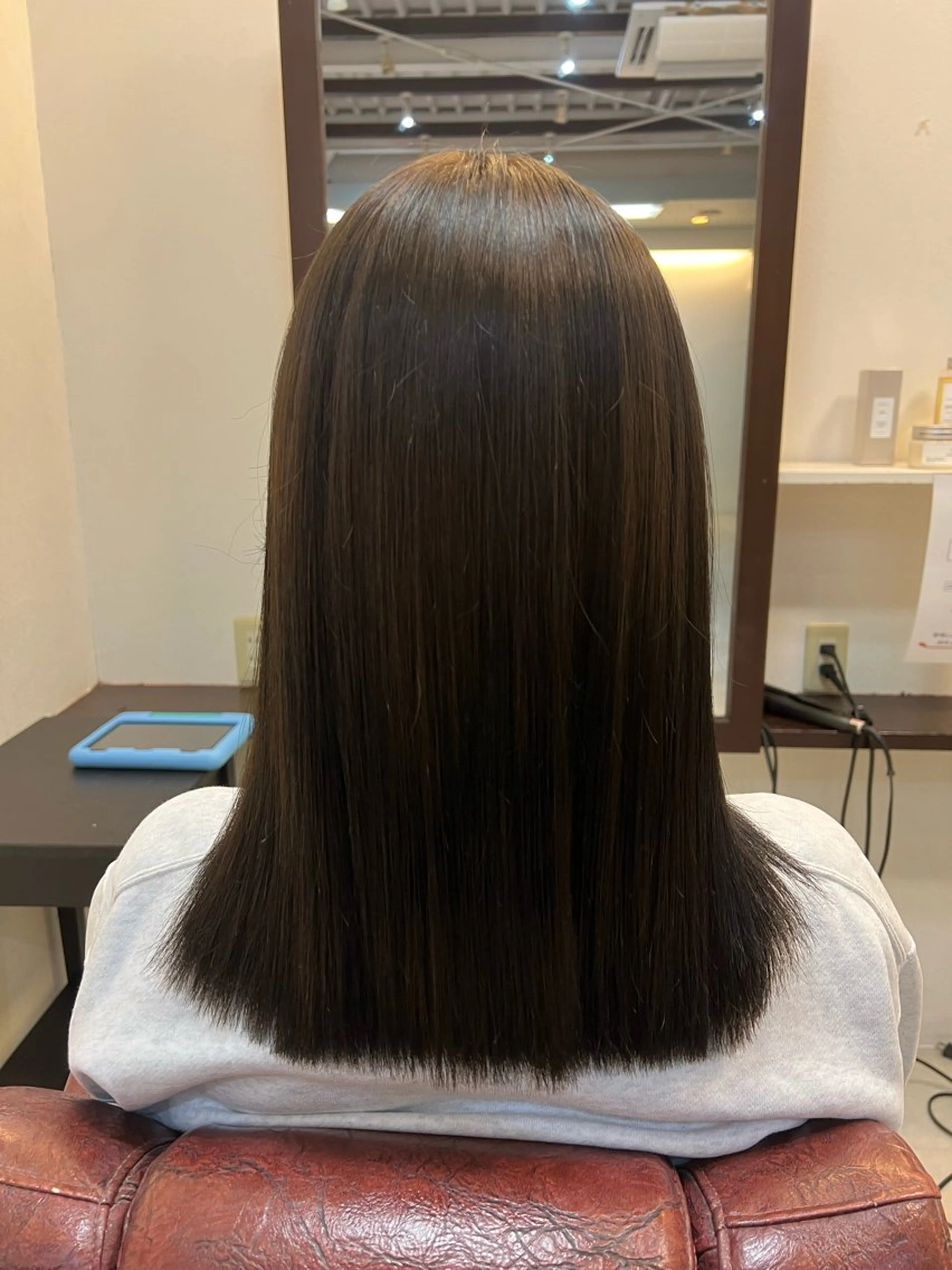 ロング カラー グレージュ 吉岡 なみのヘアスタイル