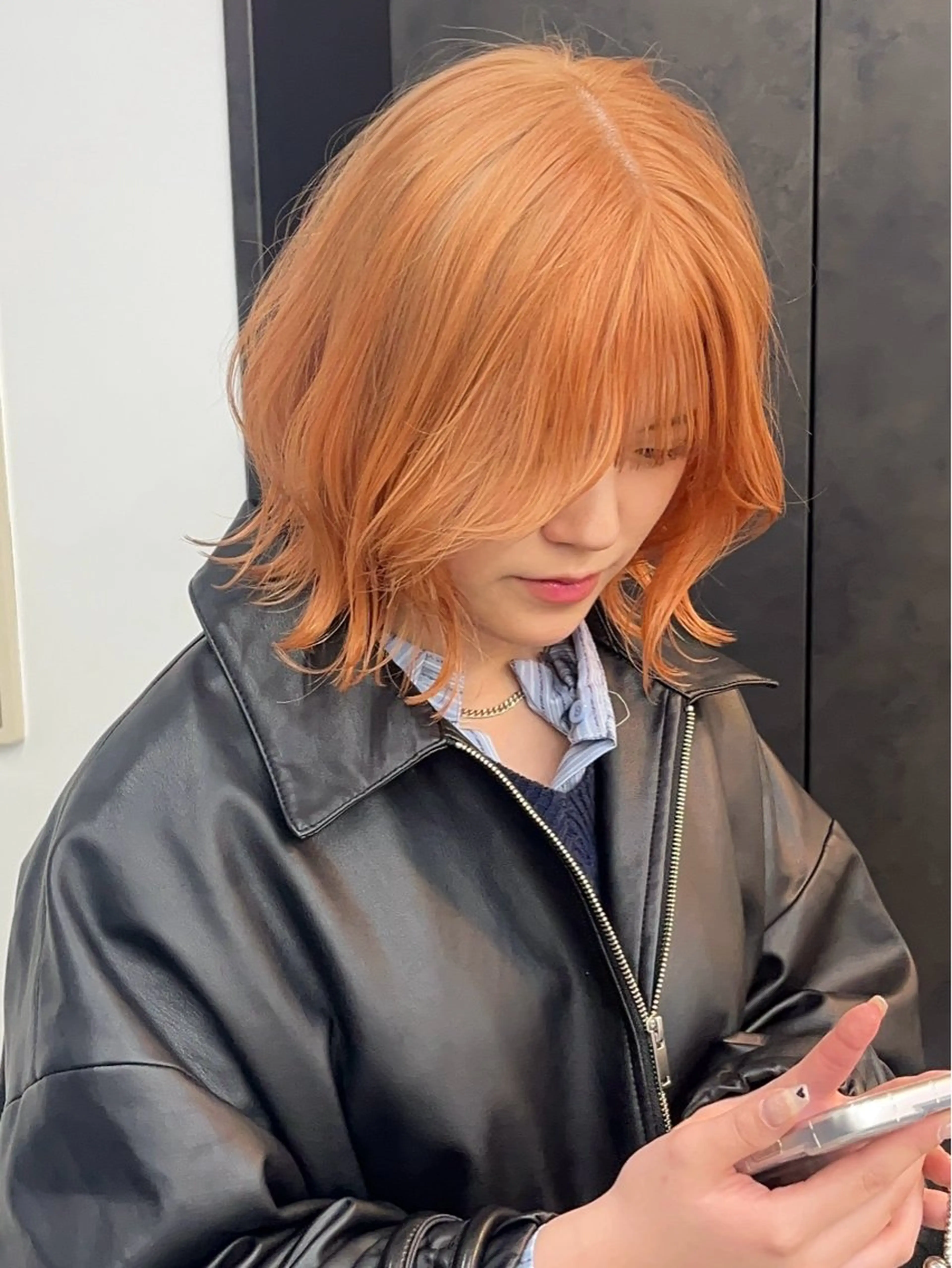 セミロング カラー ヘアカラー イツク ⚡️ ルーツ/ハイトーンのヘアスタイル