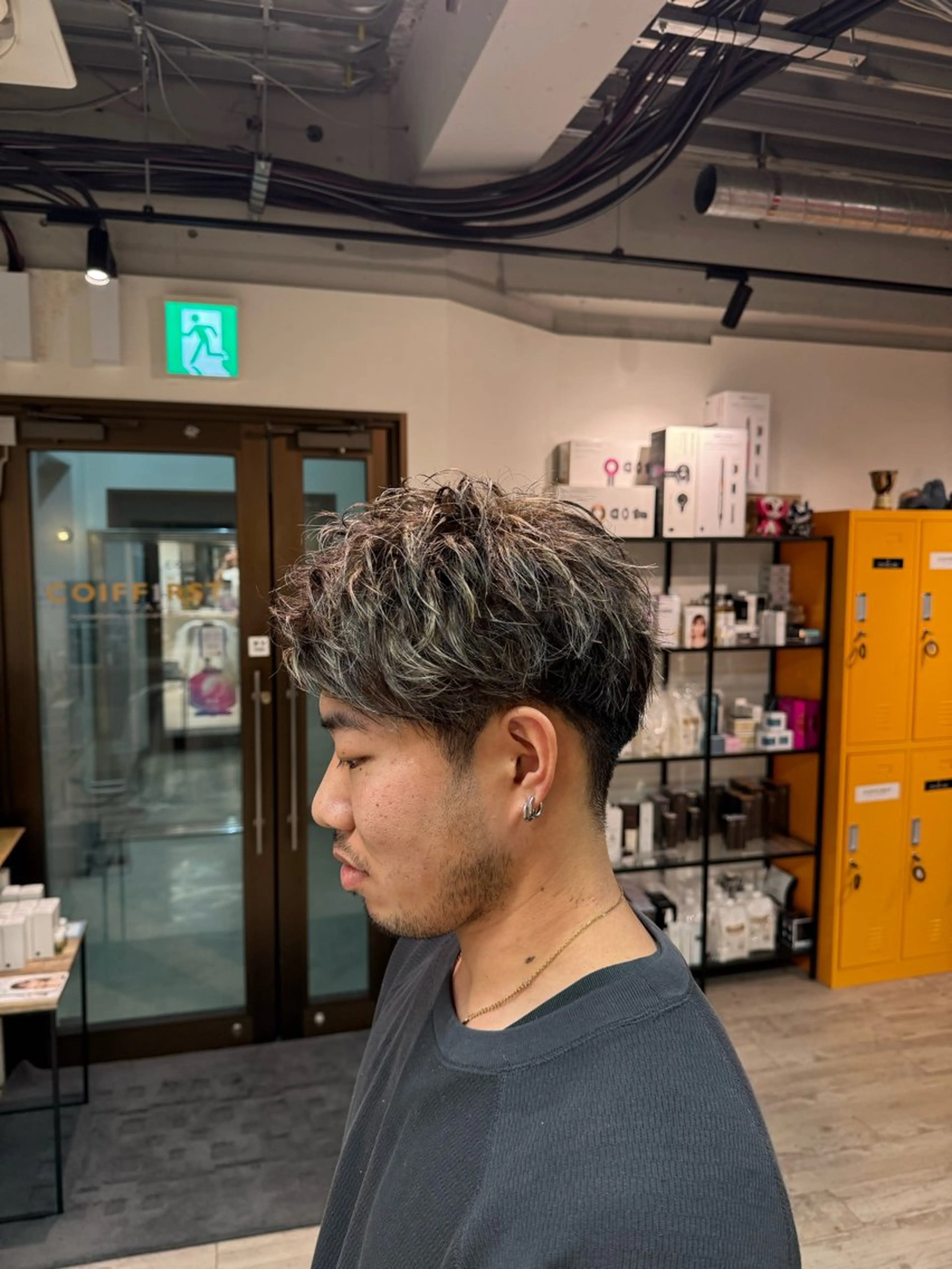 ショート メンズ メンズハイライト メンズショート ハイライト ショートヘア 林 龍誠のヘアスタイル