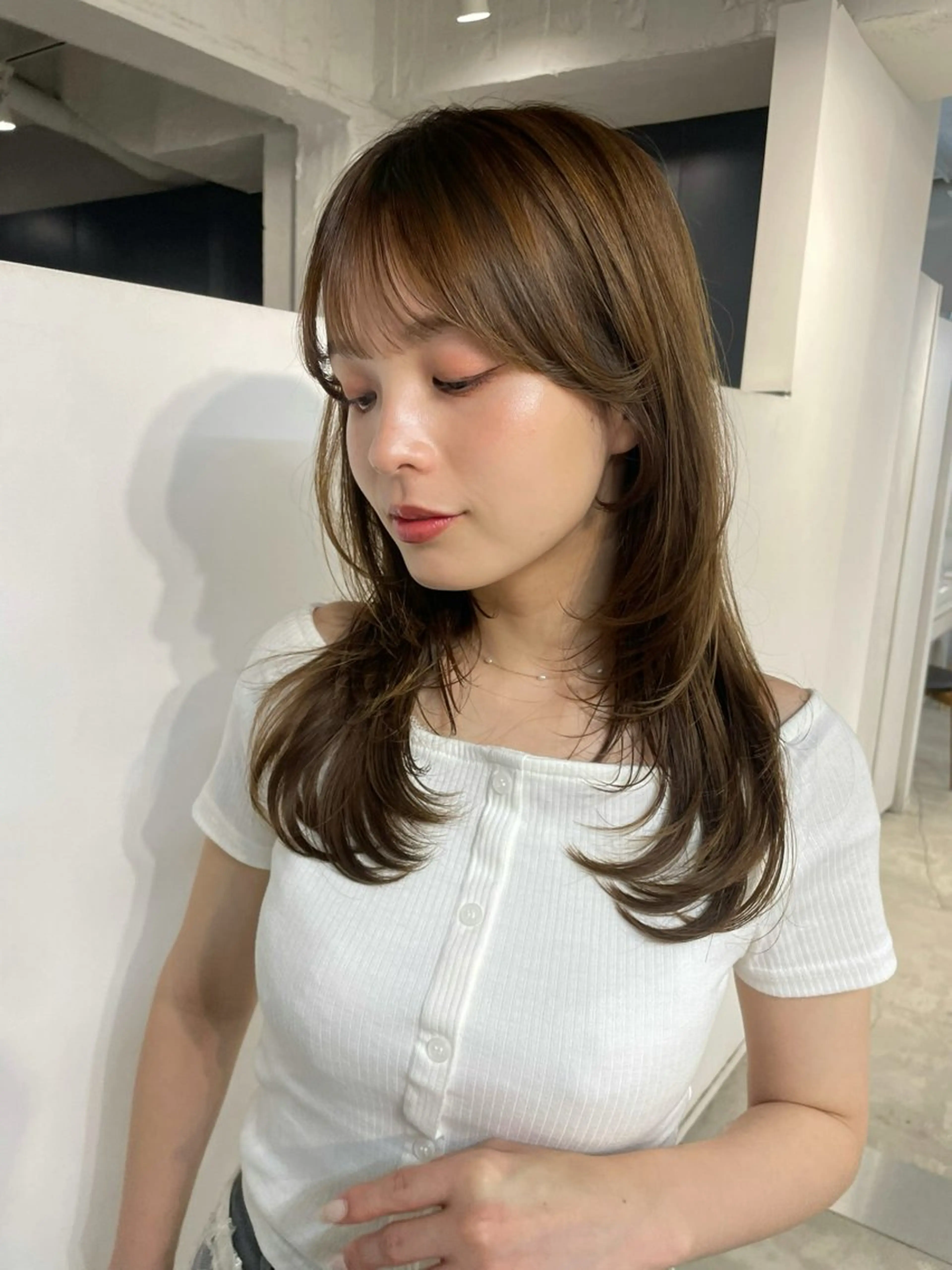 セミロング SAKI 新宿のヘアスタイル