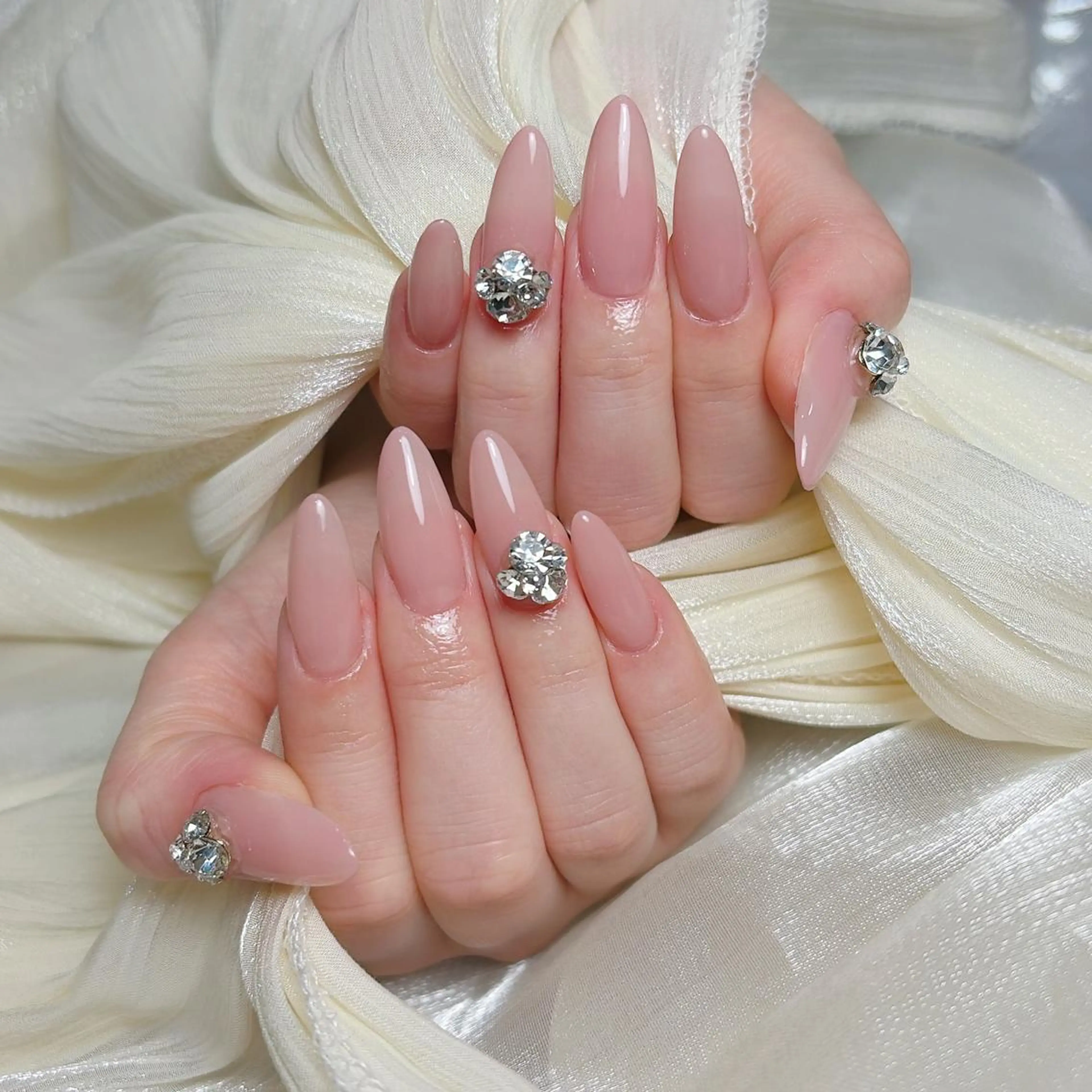 ネイル カジュアル チークネイル フレンチネイル ジェルネイル ガーリー ハンドネイル ハンドケア Di moのネイルデザイン