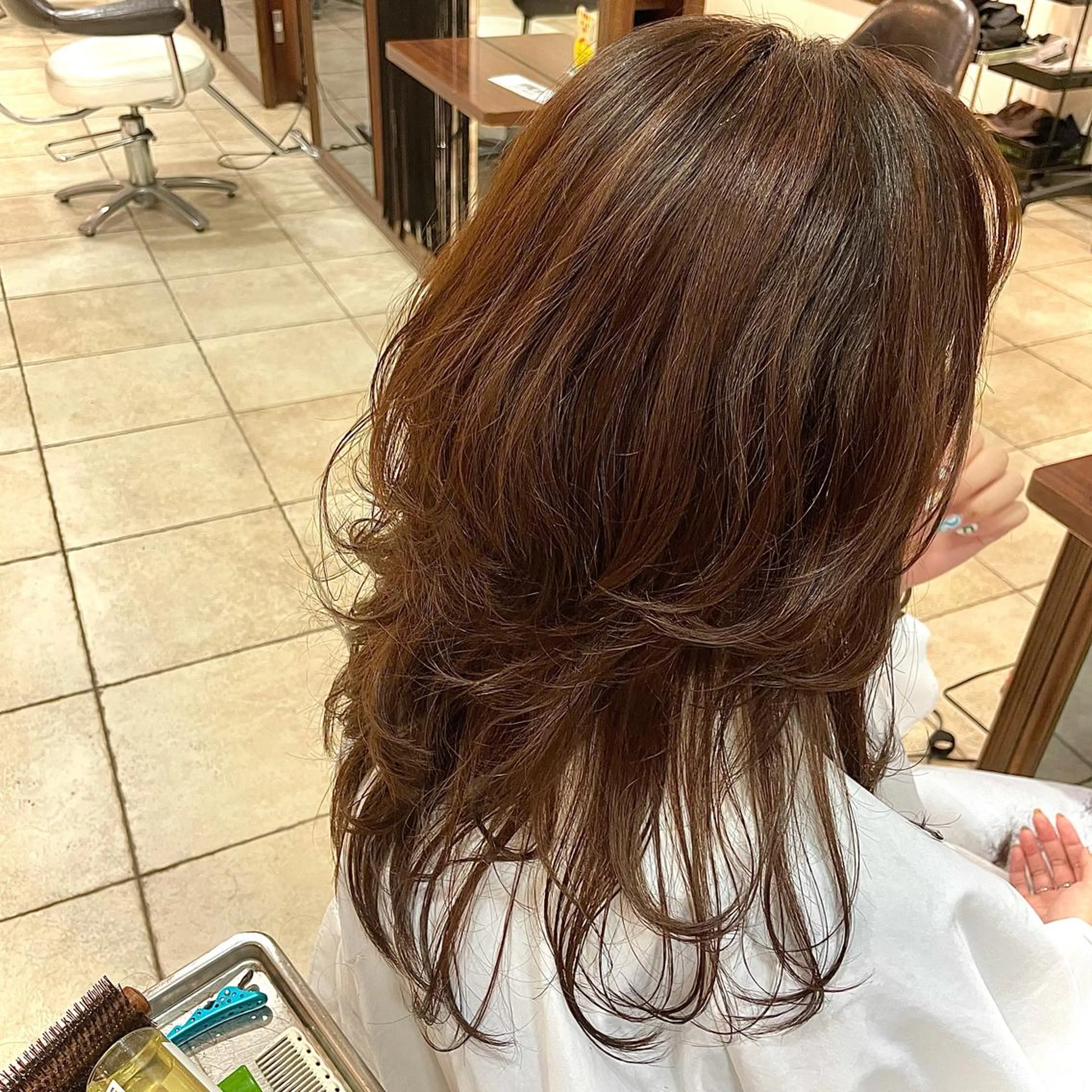 セミロング ヘアアレンジ ハイレイヤー レイヤーカット 吉田 桃夏のヘアスタイル