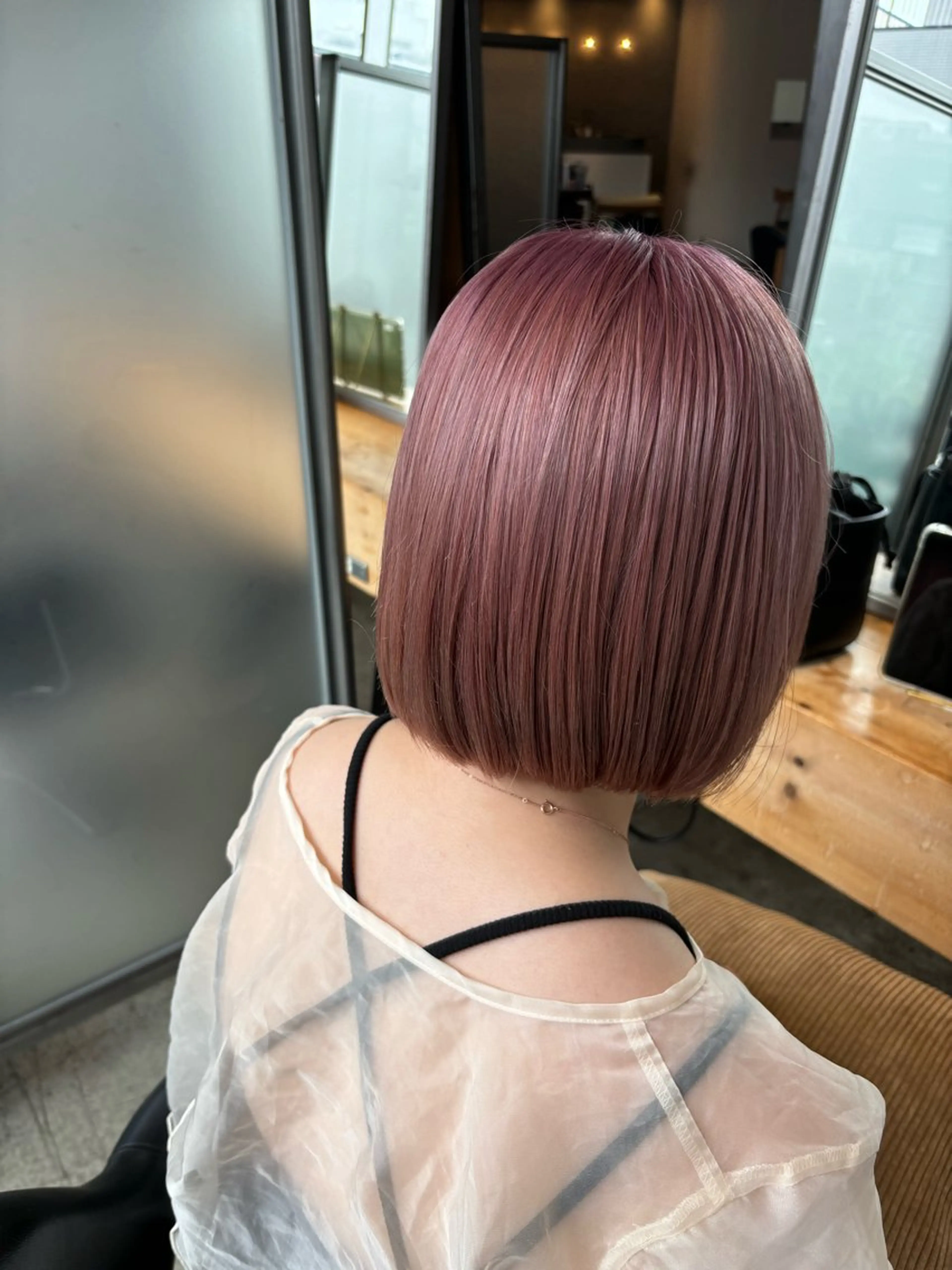 ショート カラー パーマ ヘアアレンジ ヘアカラー トリートメント ハイトーンカラー🤍 山下 優華のヘアスタイル