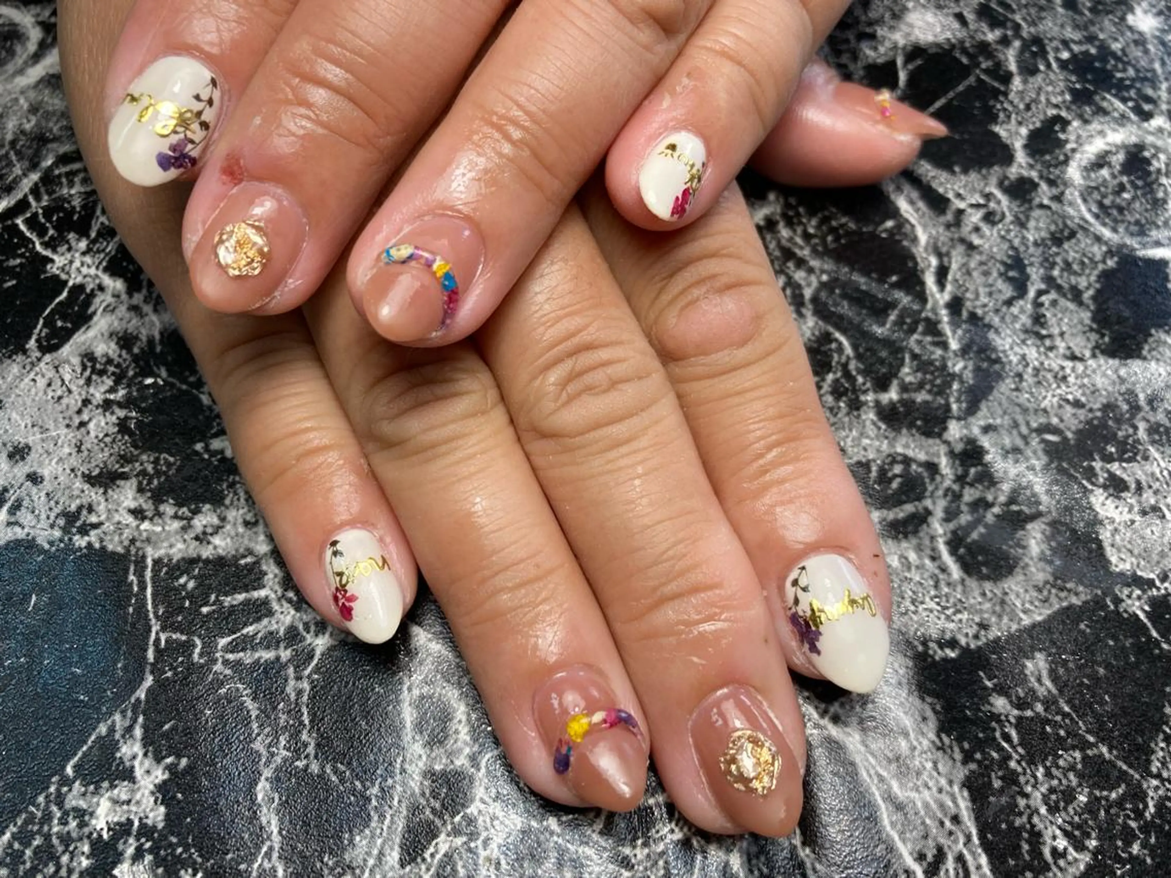 ショート ネイル ハンドネイル フットネイル ✴︎ Delightのネイルデザイン