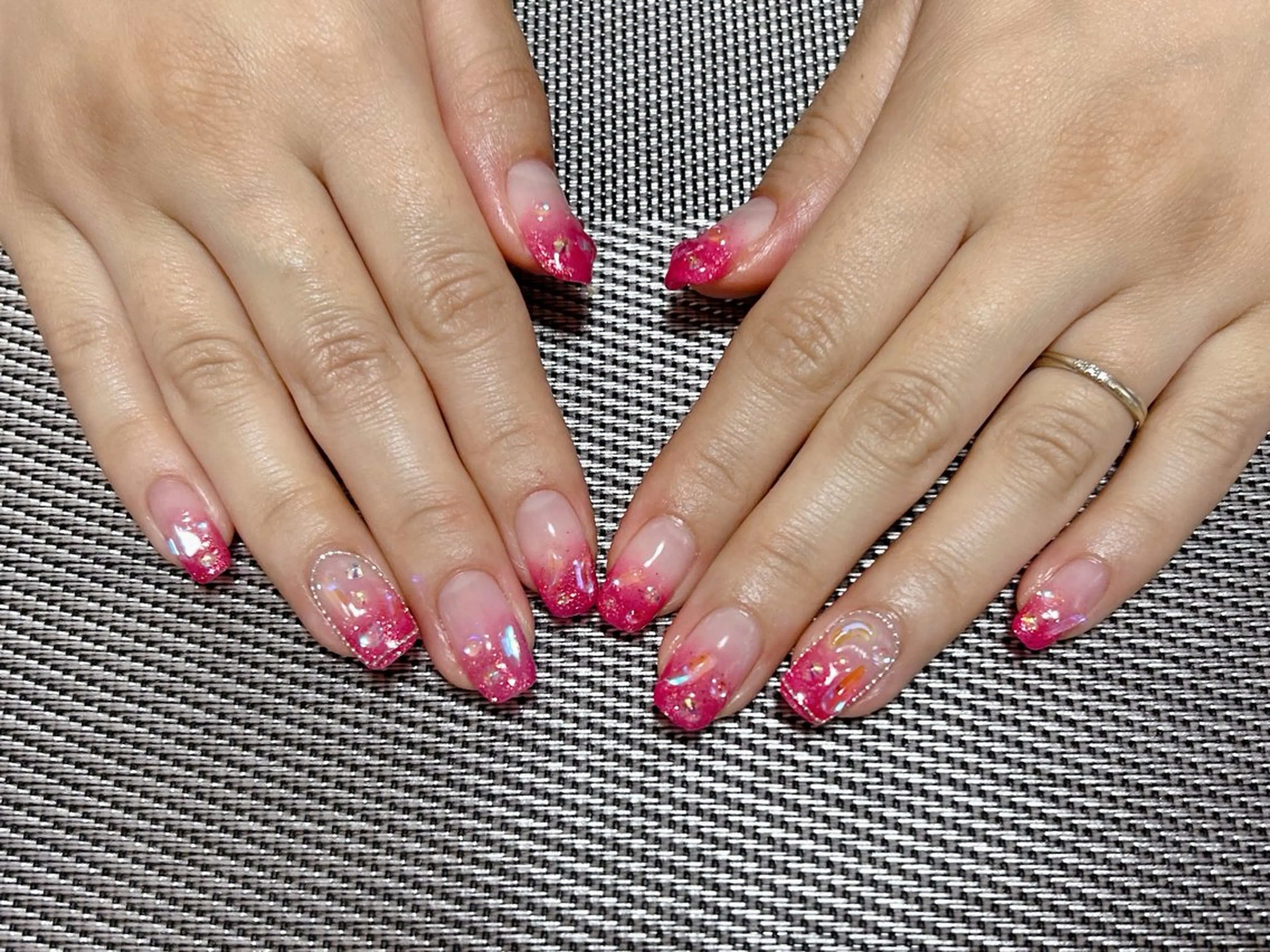 ネイル オーロラネイル クリアネイル キラキラネイル ピンク ストーンネイル ハンドネイル i nailのネイルデザイン