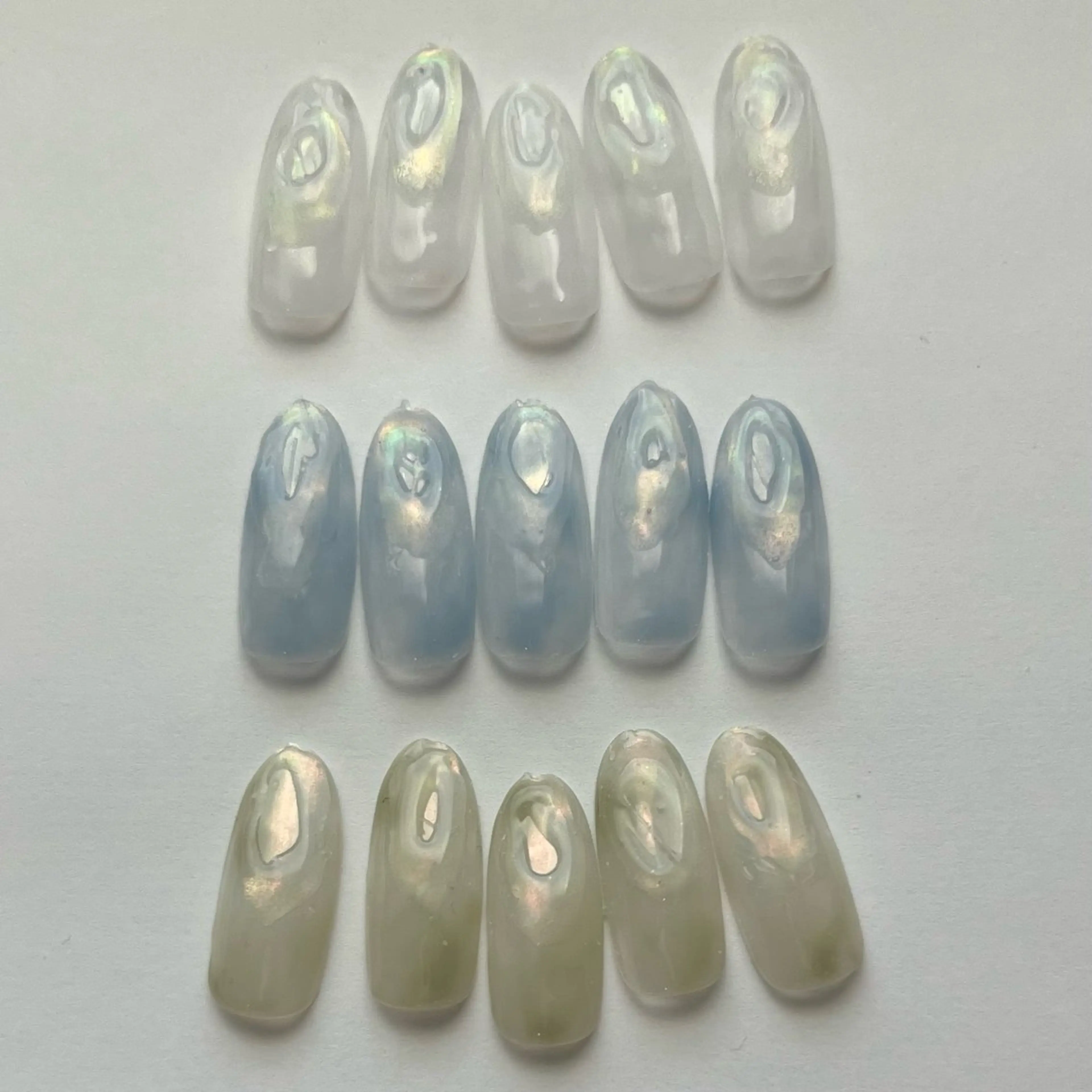 ネイル マグネットネイル マグネットワンカラー ワンカラーネイル Ray. ちゅるん系ニュアンスのエステ・リラクイメージ