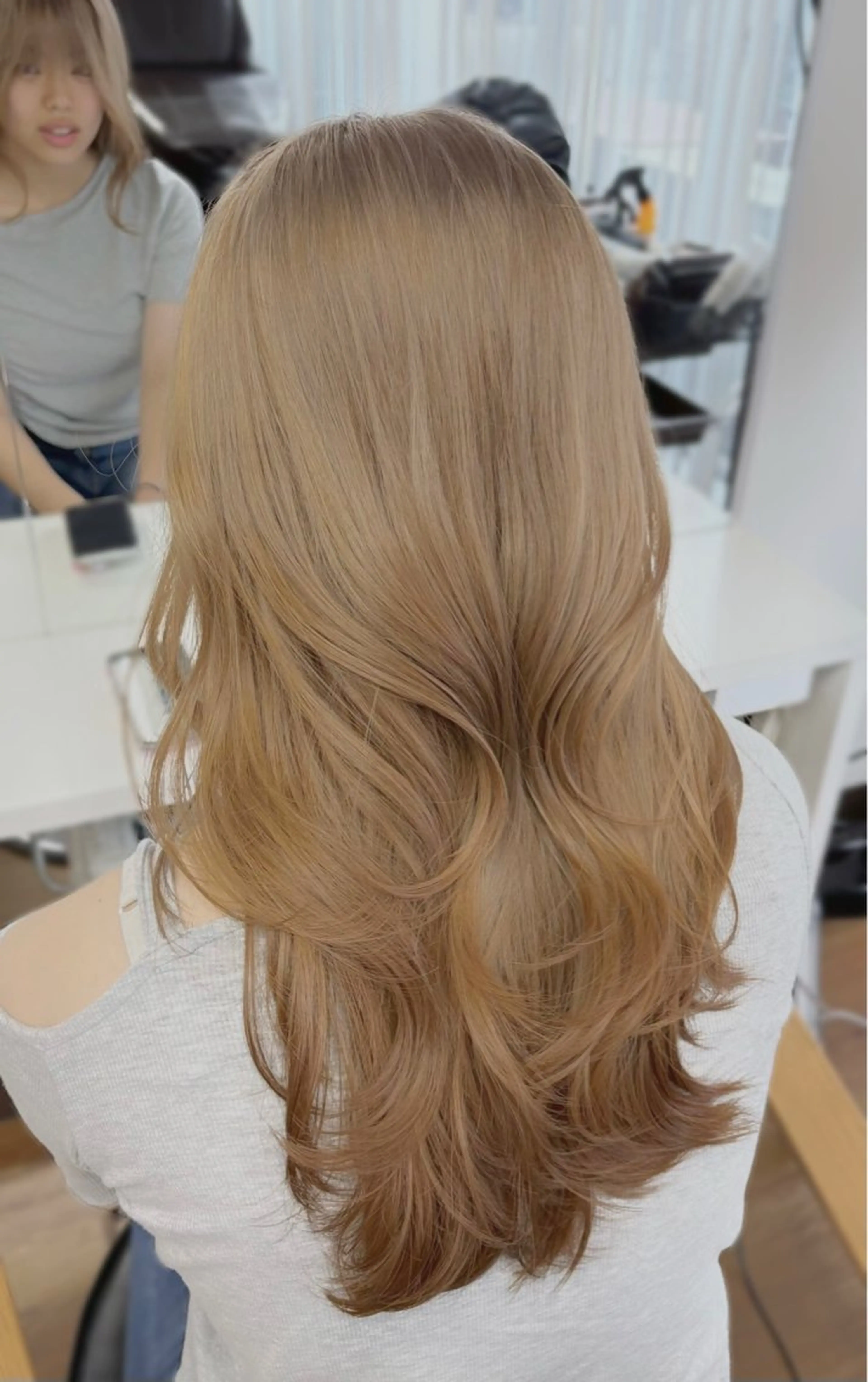 ロング Ellen by artina 新宿店所属・🪼AI/オリーブ ベージュ🪼のヘアスタイル