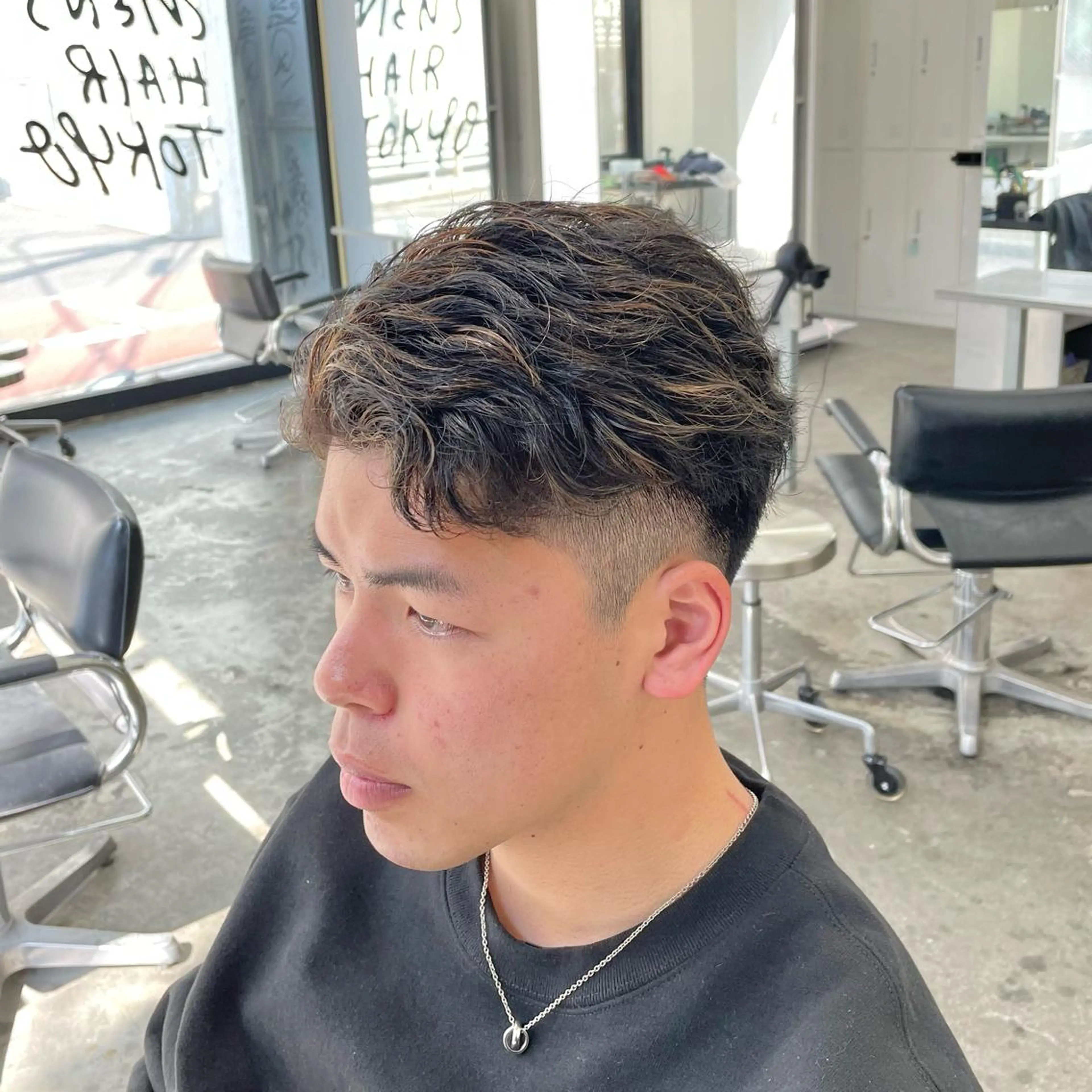 ショート カラー パーマ メンズ メンズハイライト ハイライトカラー ハイライト ショートヘア カット ヘアカラー パーマ メンズ特化美容師/ 藤戸 椋のヘアスタイル