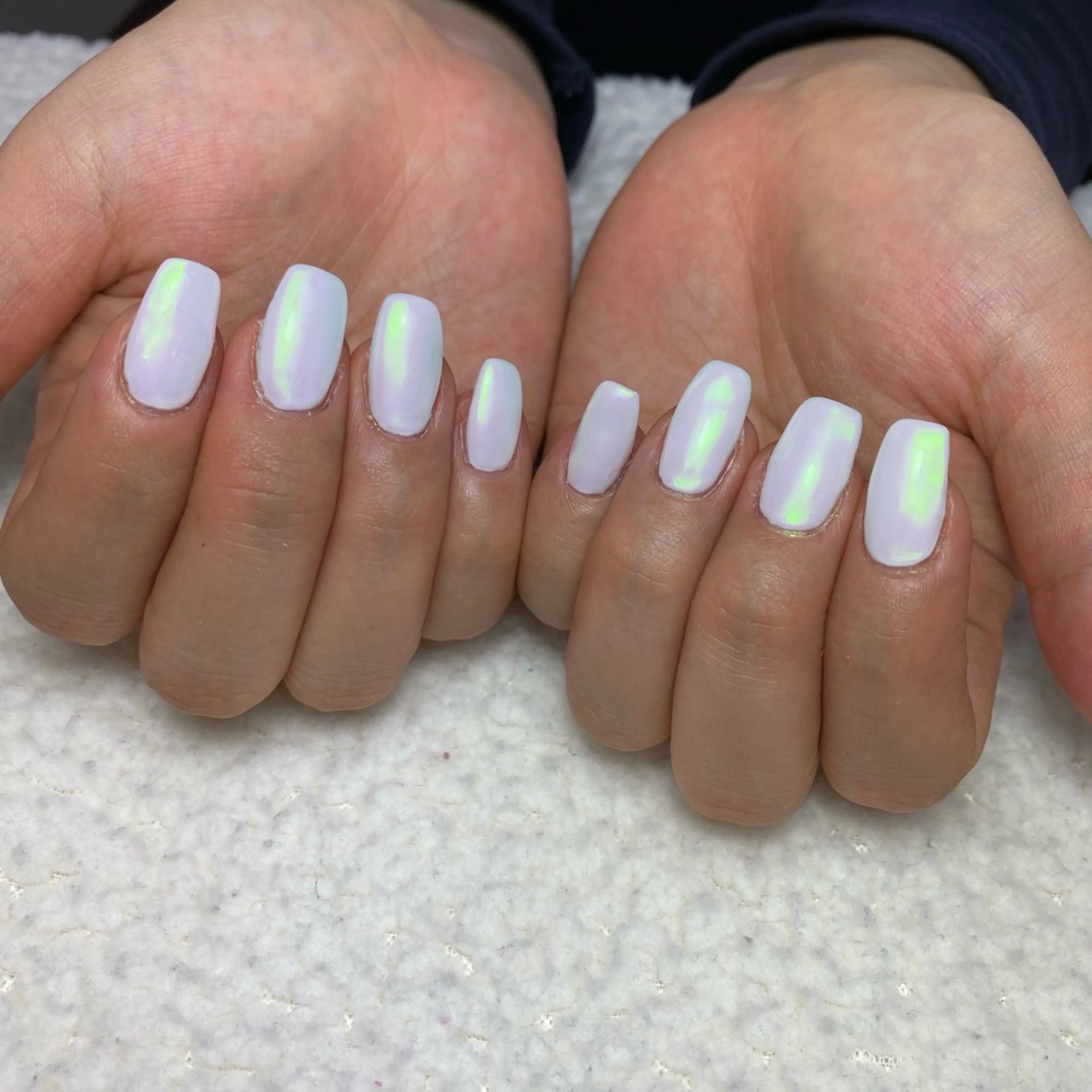 ネイル オーロラネイル シンプルネイル ホワイト ハンドネイル COCO+所属・COCO +のエステ・リラクイメージ
