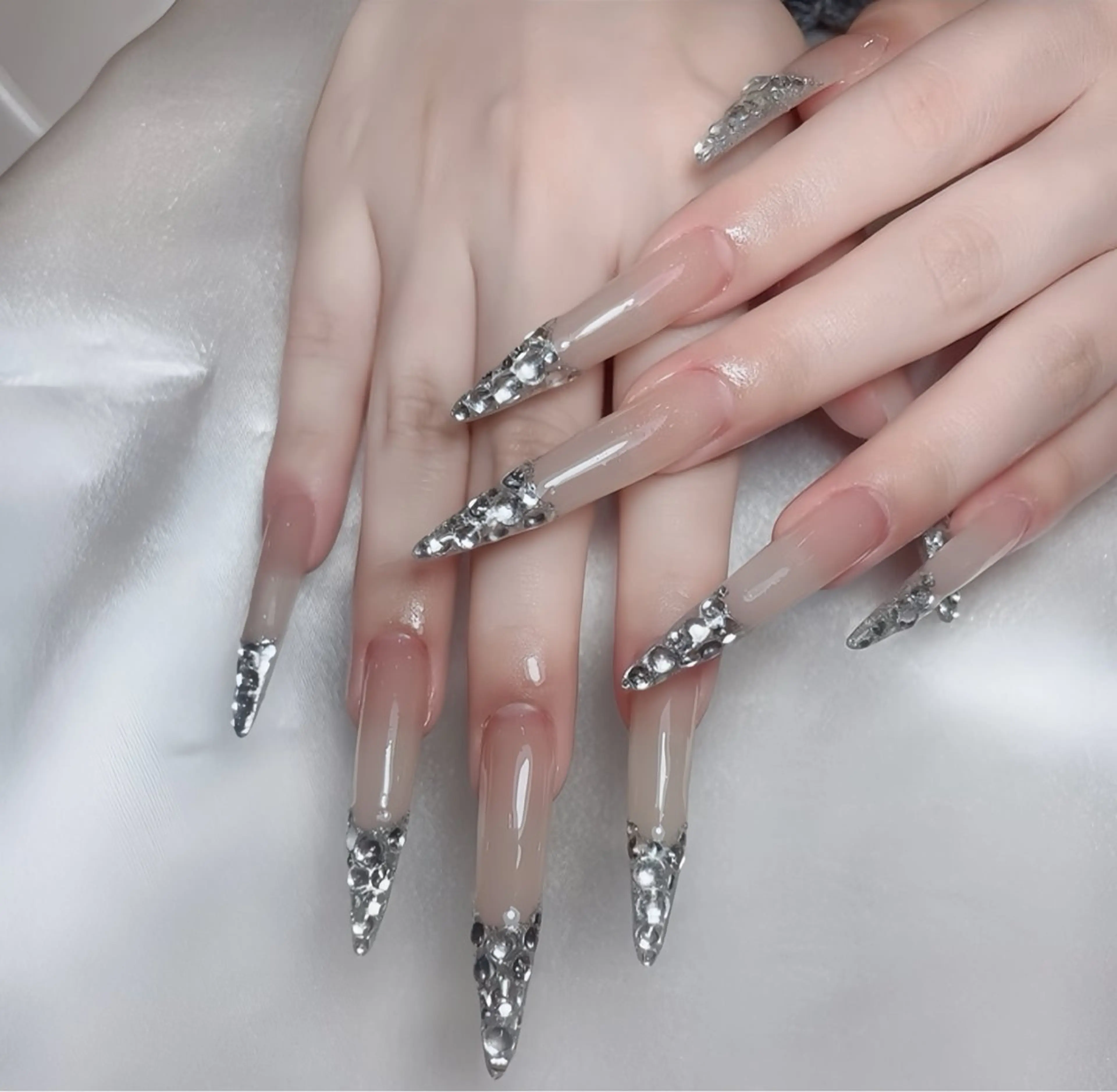 ネイル オーロラネイル チークネイル 桜ネイル クリアネイル ドット ハンドネイル Rin Nail 新大久保店のネイルデザイン