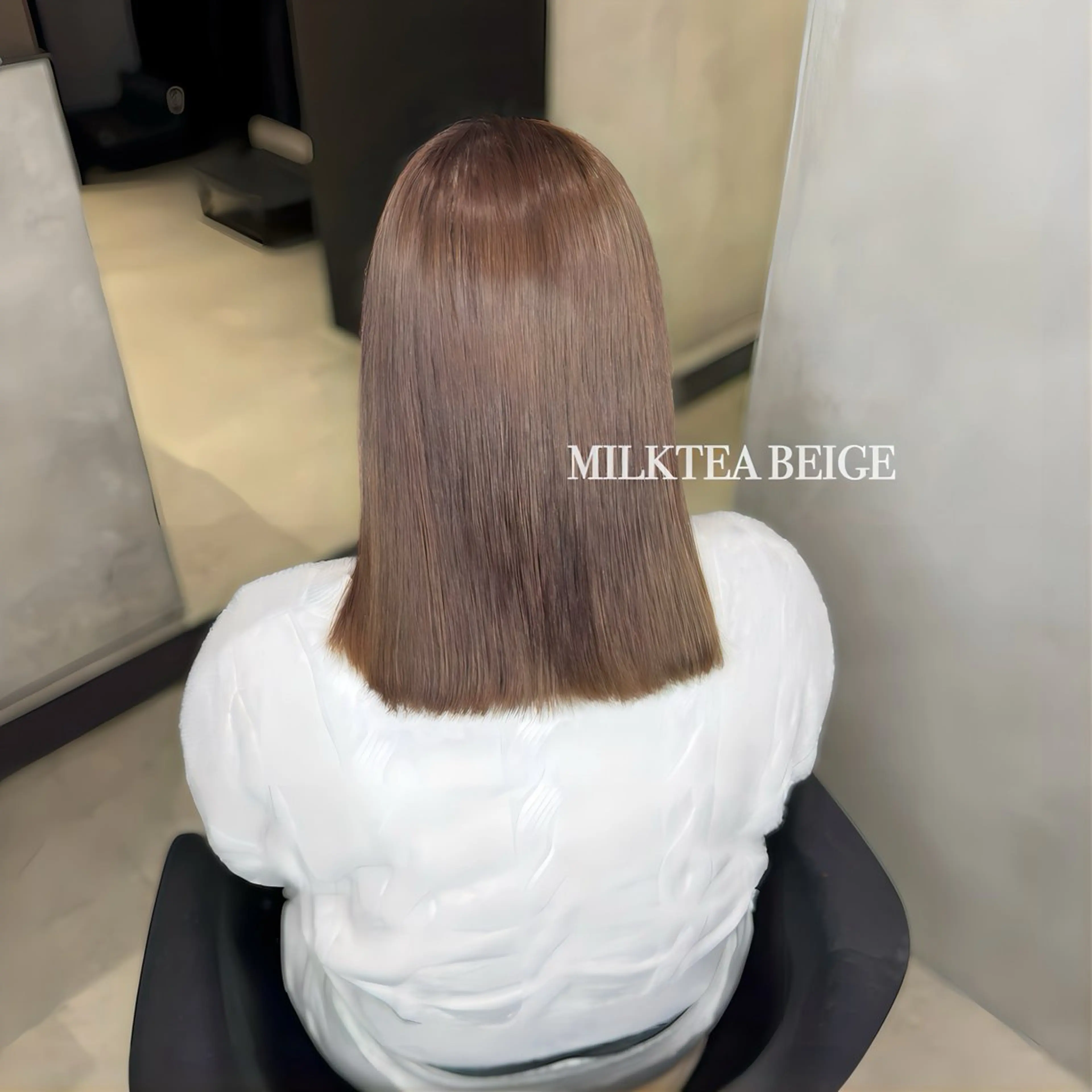 ミディアム カラー ベージュカラー ブリーチ ミルクティーベージュ ヘアカラー 大阪 梅田/ ハイトーン/エクステのヘアスタイル