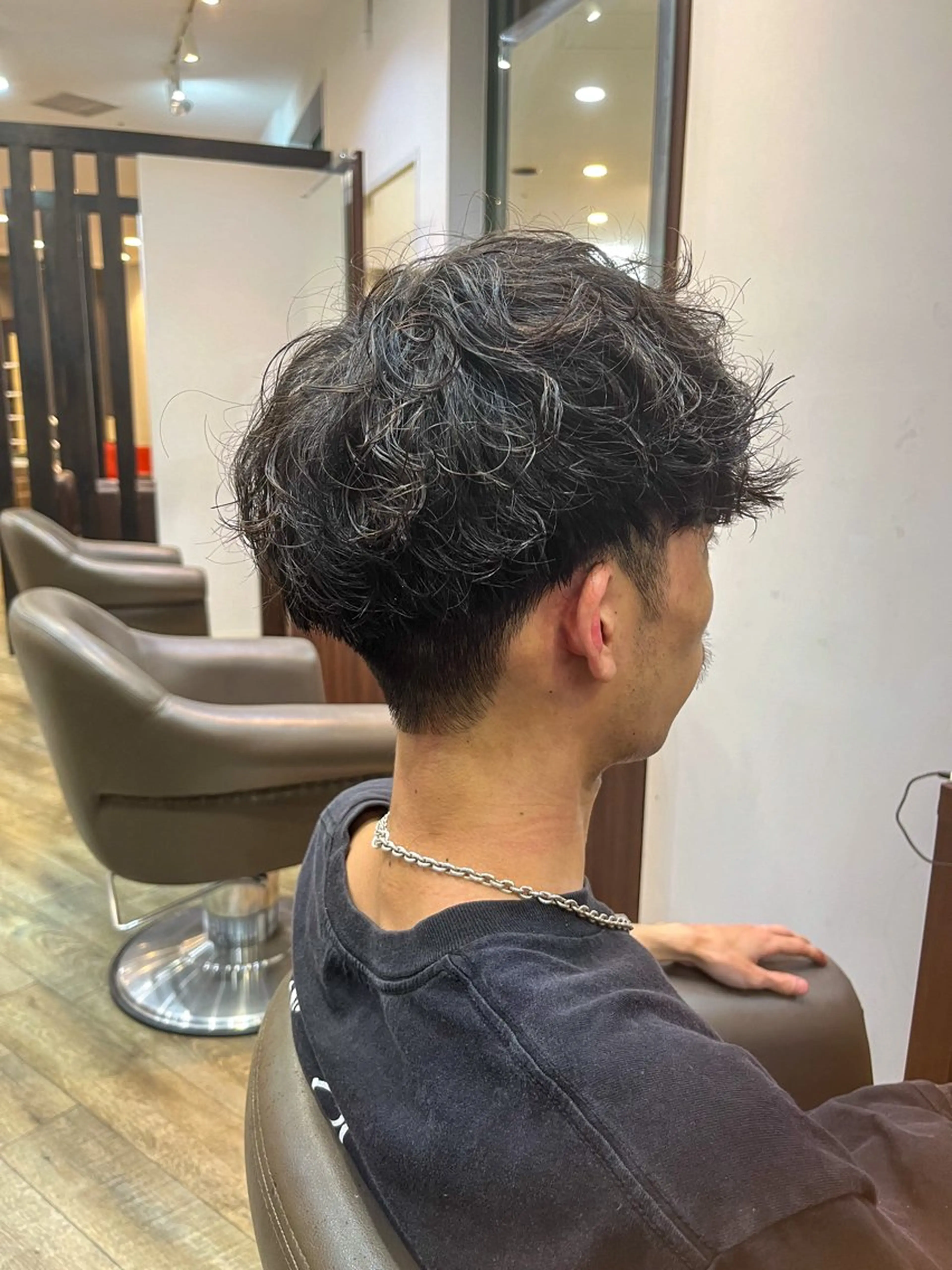 パーマ メンズ 髪質改善、パーマ 山崎純生のヘアスタイル