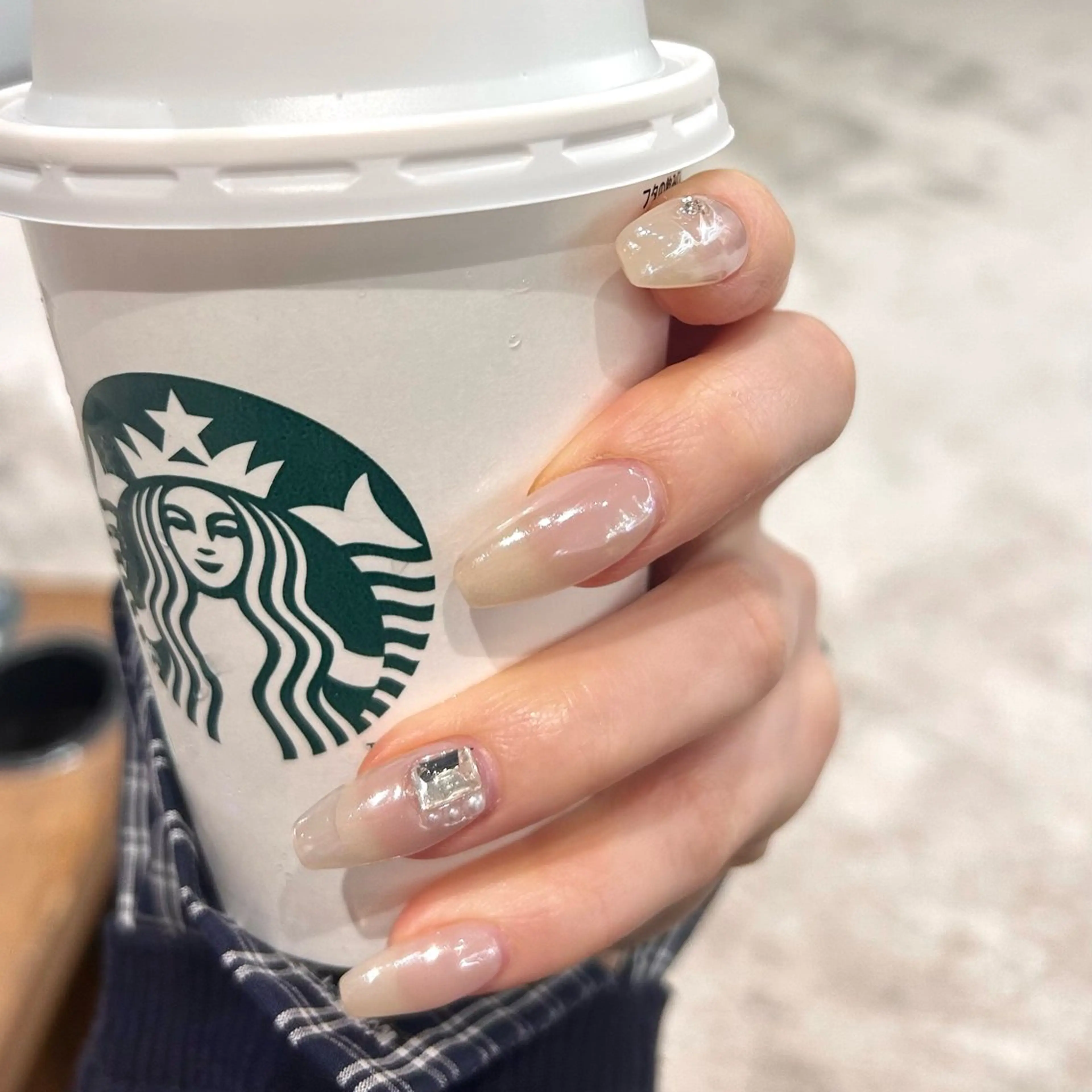 ネイル ホワイト ハンドネイル ハンドケア Chizuru ☾ ໋のネイルデザイン