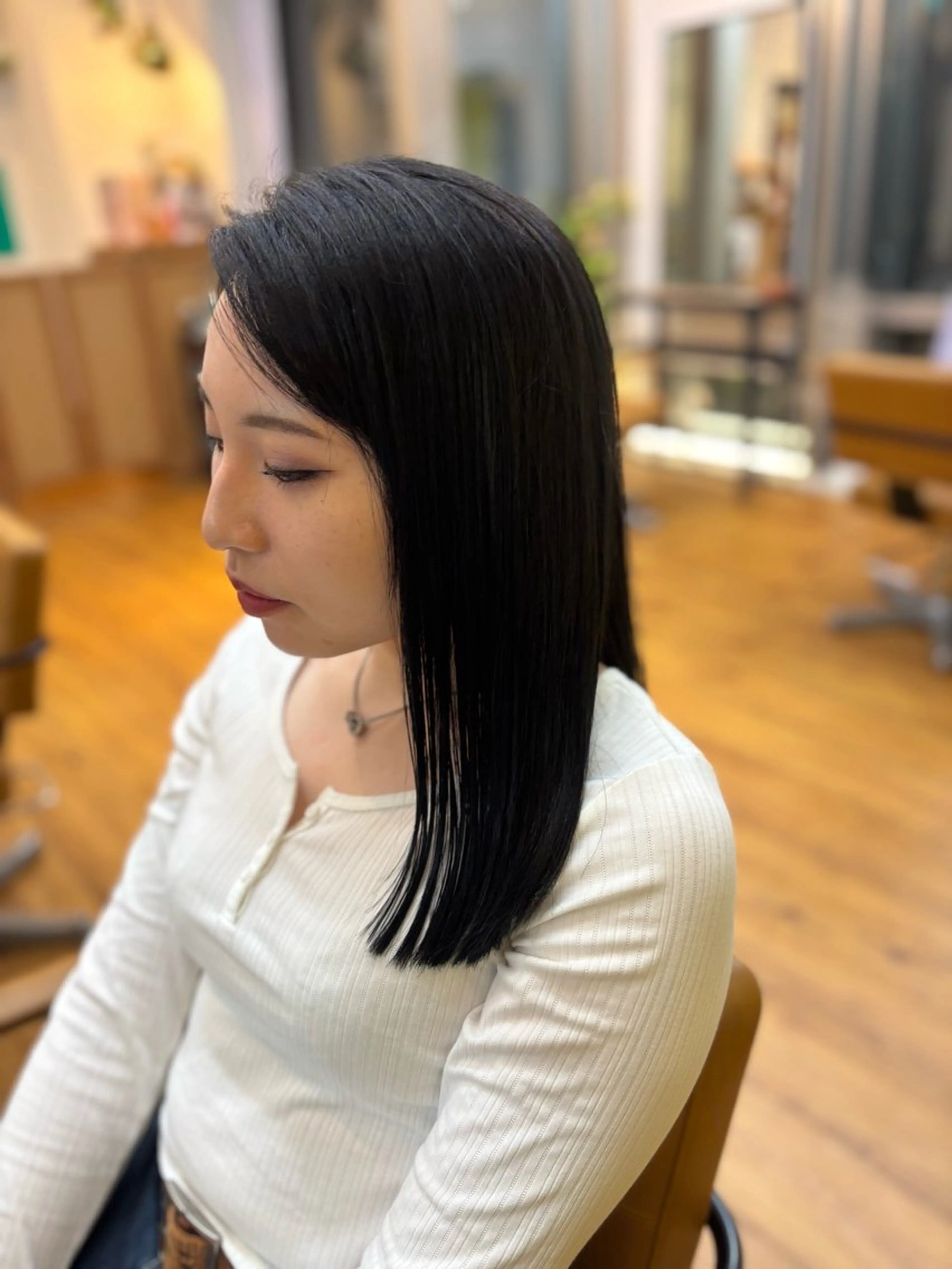 セミロング カラー 黒髪 ブルーカラー ブルーブラック カット ヘアカラー カネコ ナナミのヘアスタイル