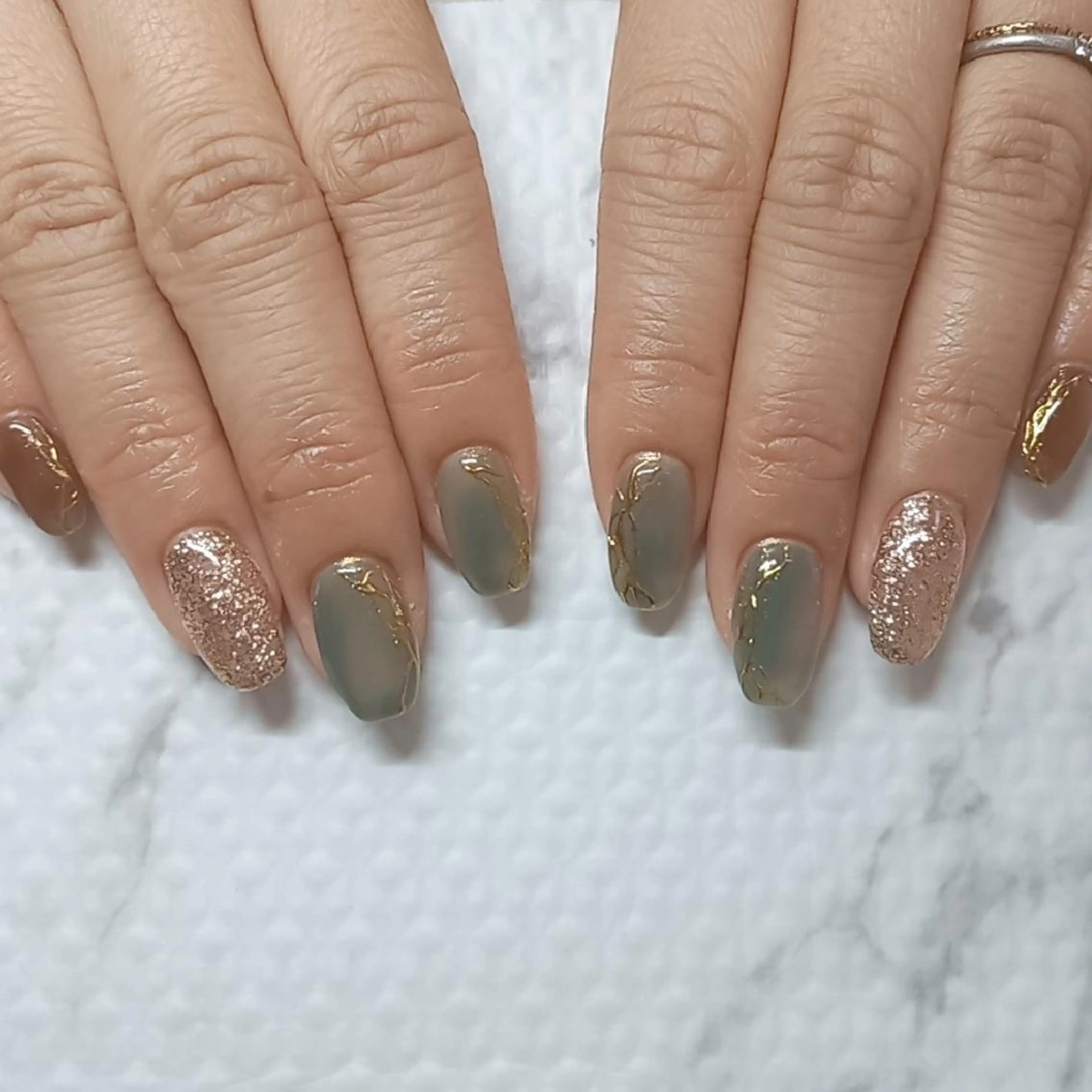 ネイル アニマル柄 べっ甲ネイル フットネイル グリーン オフィスネイル Lily Roseスタッフ一同のマツエク・マツパデザイン