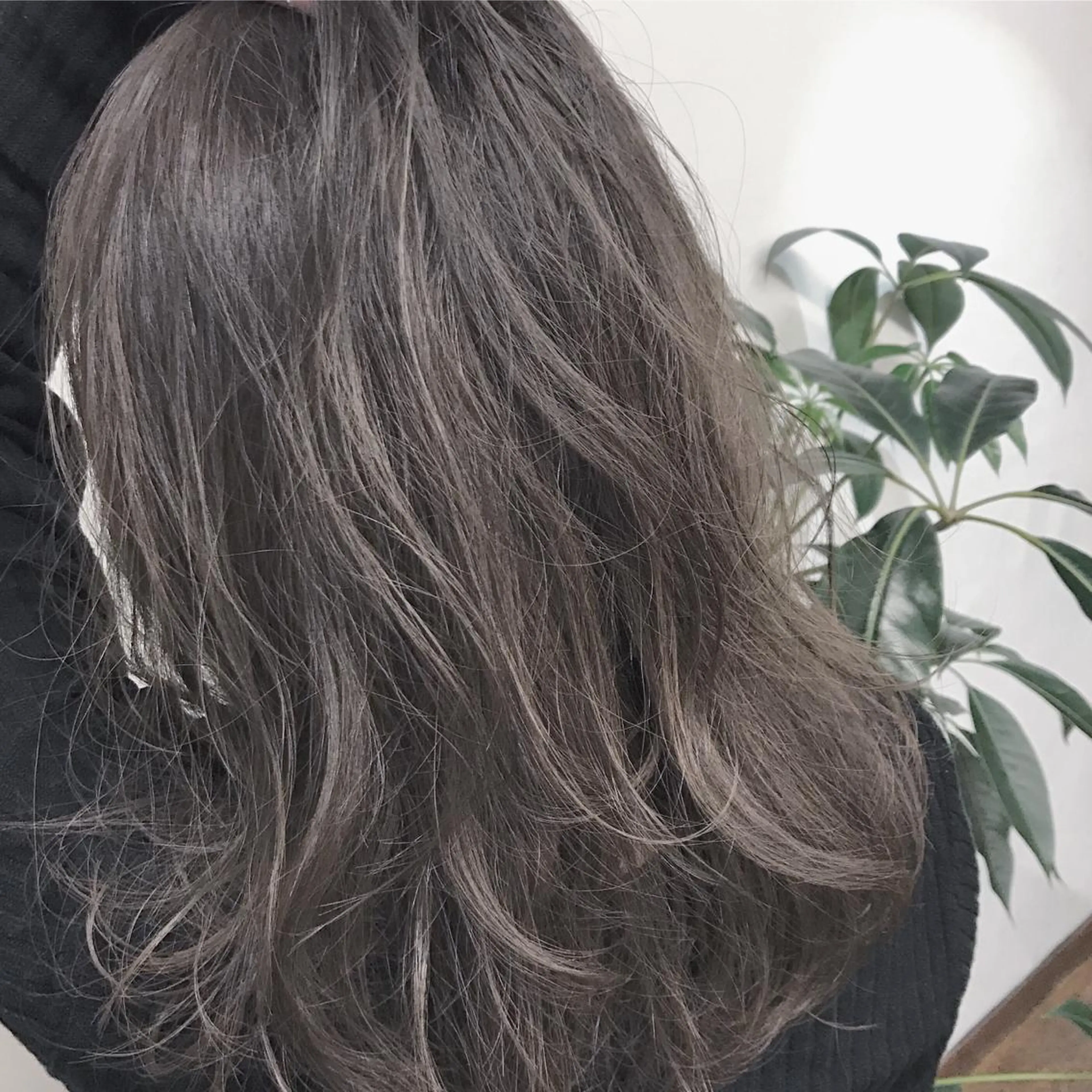 セミロング カラー グラデーションカラー グレージュ 【完全マンツー 恵比寿】佐藤 翔のヘアスタイル