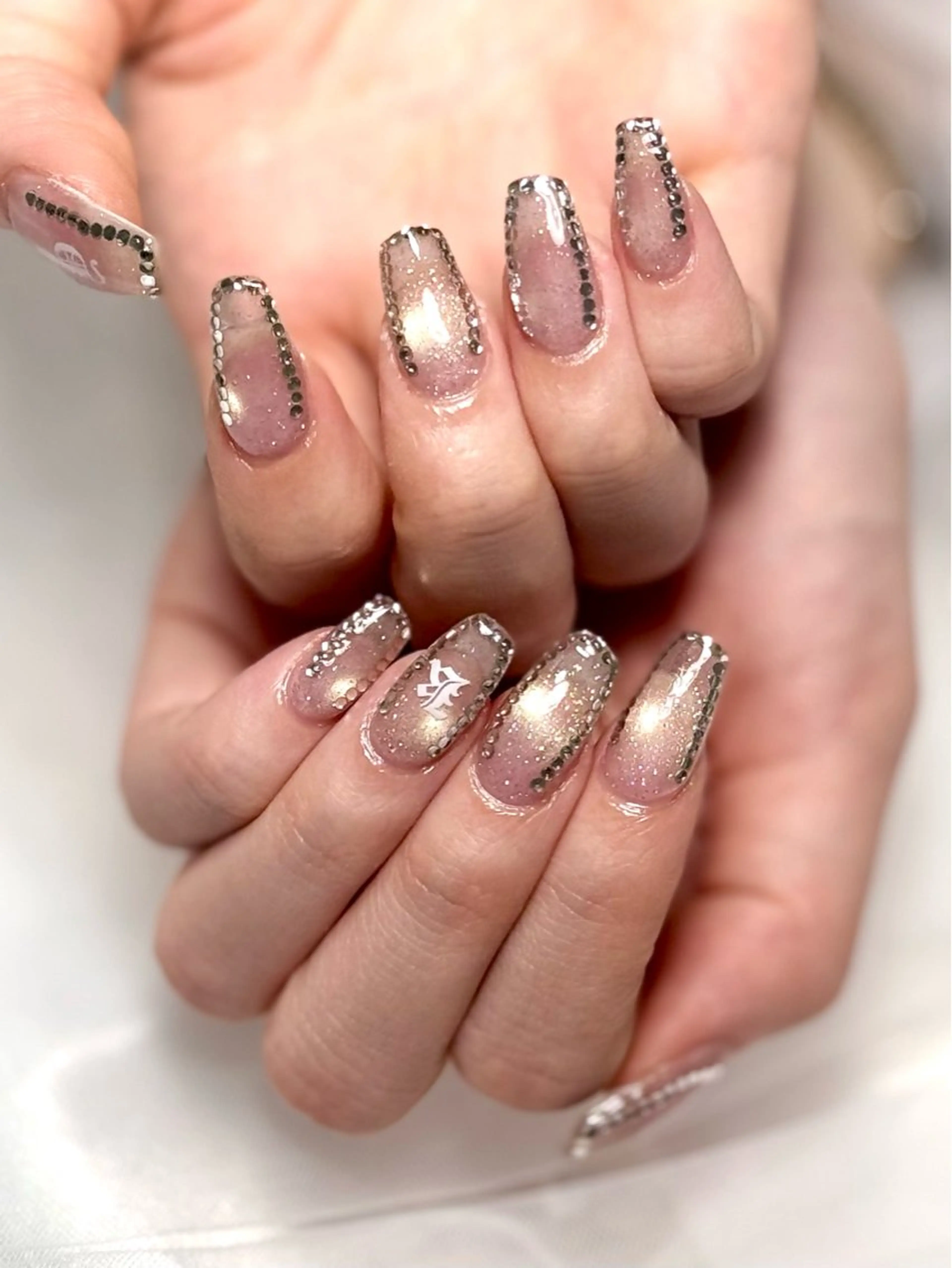 ネイル フラッシュネイル フラッシュマグ キラキラネイル マグネットネイル ストーンネイル ハンドネイル salon luge あめ🍬のネイルデザイン