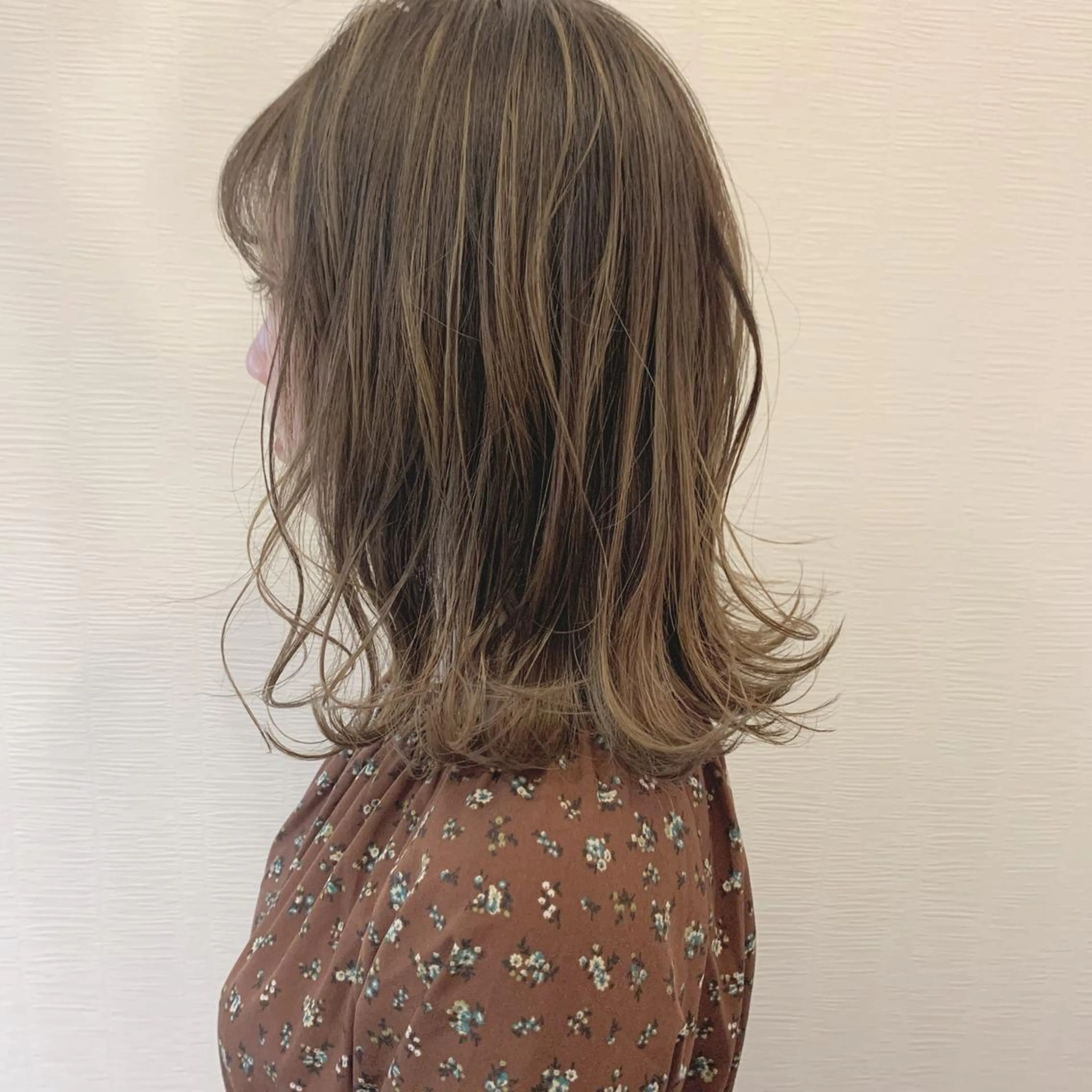 ミディアム カラー ブリーチ ブラウンカラー 透明感カラー グラデーションカラー ハイライトカラー toiro by lien hair atelier所属・池田 真由美のヘアスタイル