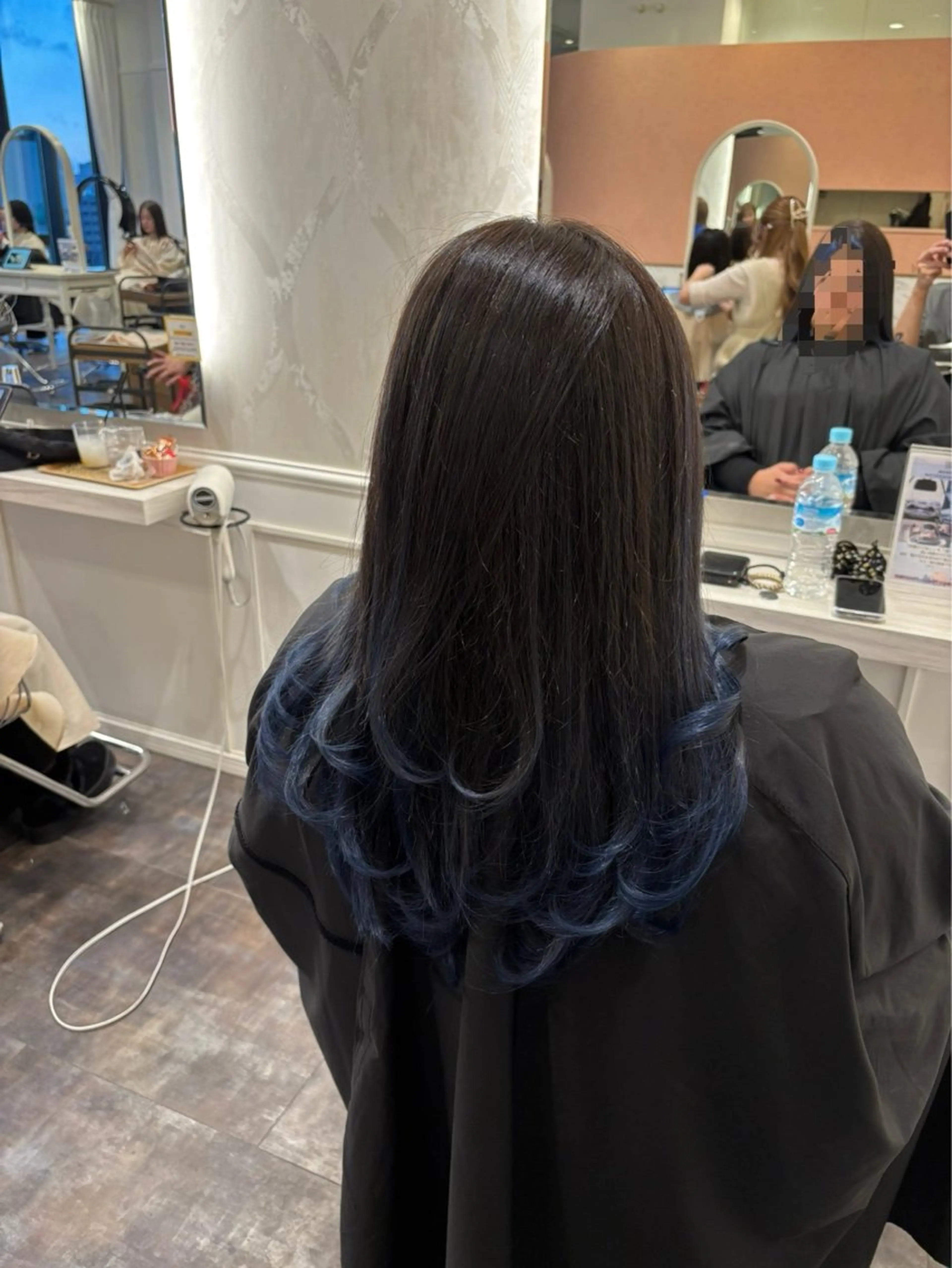 セミロング カラー バレイヤージュ レイヤーカット 🌟心斎橋レイヤー 艶ハイトーン/ウルフのヘアスタイル